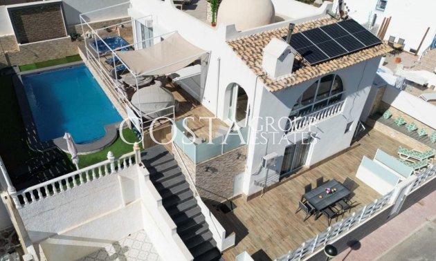 Villa - Wiederverkauf - Orihuela Costa - Villamartin