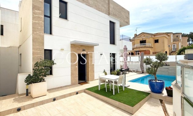 Villa - Wiederverkauf - Orihuela - Villamartin