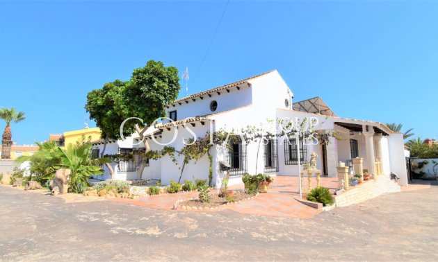 Villa - Wiederverkauf - Orihuela - Villamartin