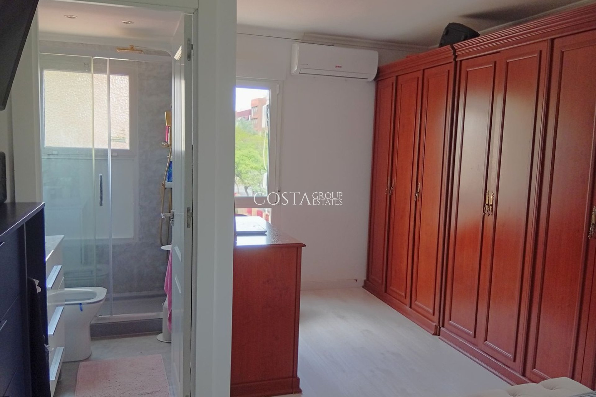Wiederverkauf - Apartments -
Alicante - Alicante Centro
