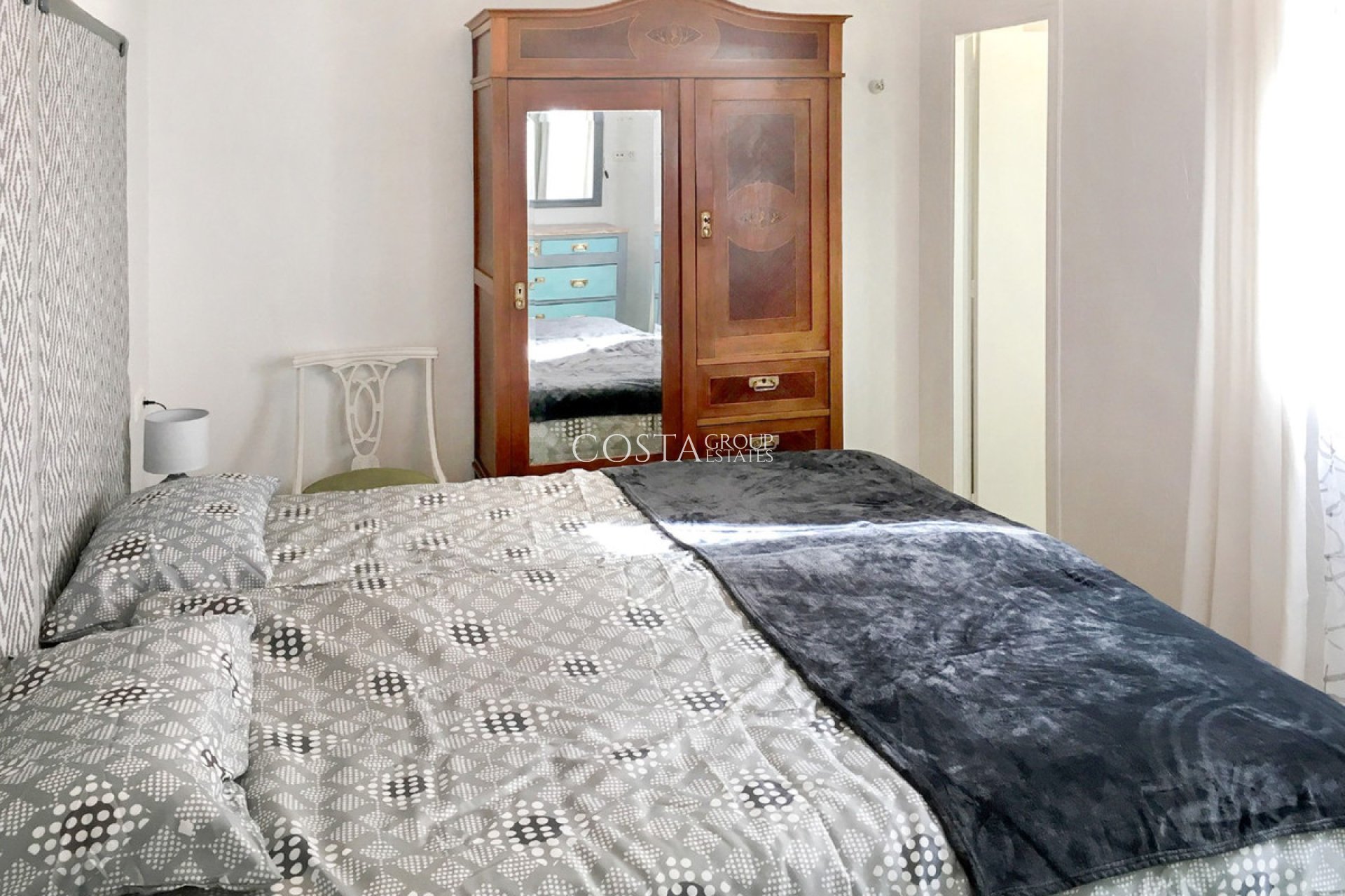 Wiederverkauf - Apartments -
Alicante - Alicante Centro