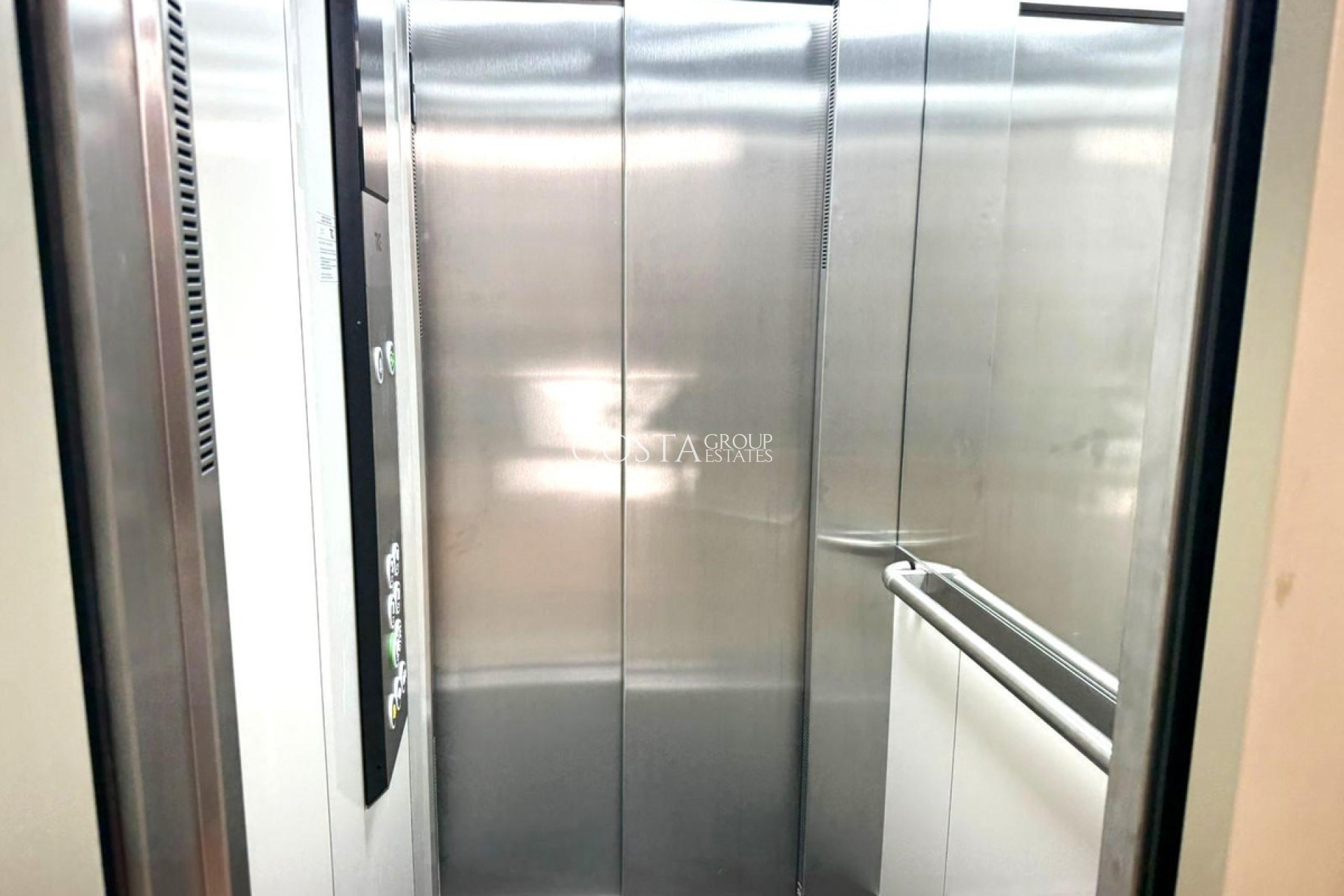 Wiederverkauf - Apartments -
Alicante - Alicante Centro