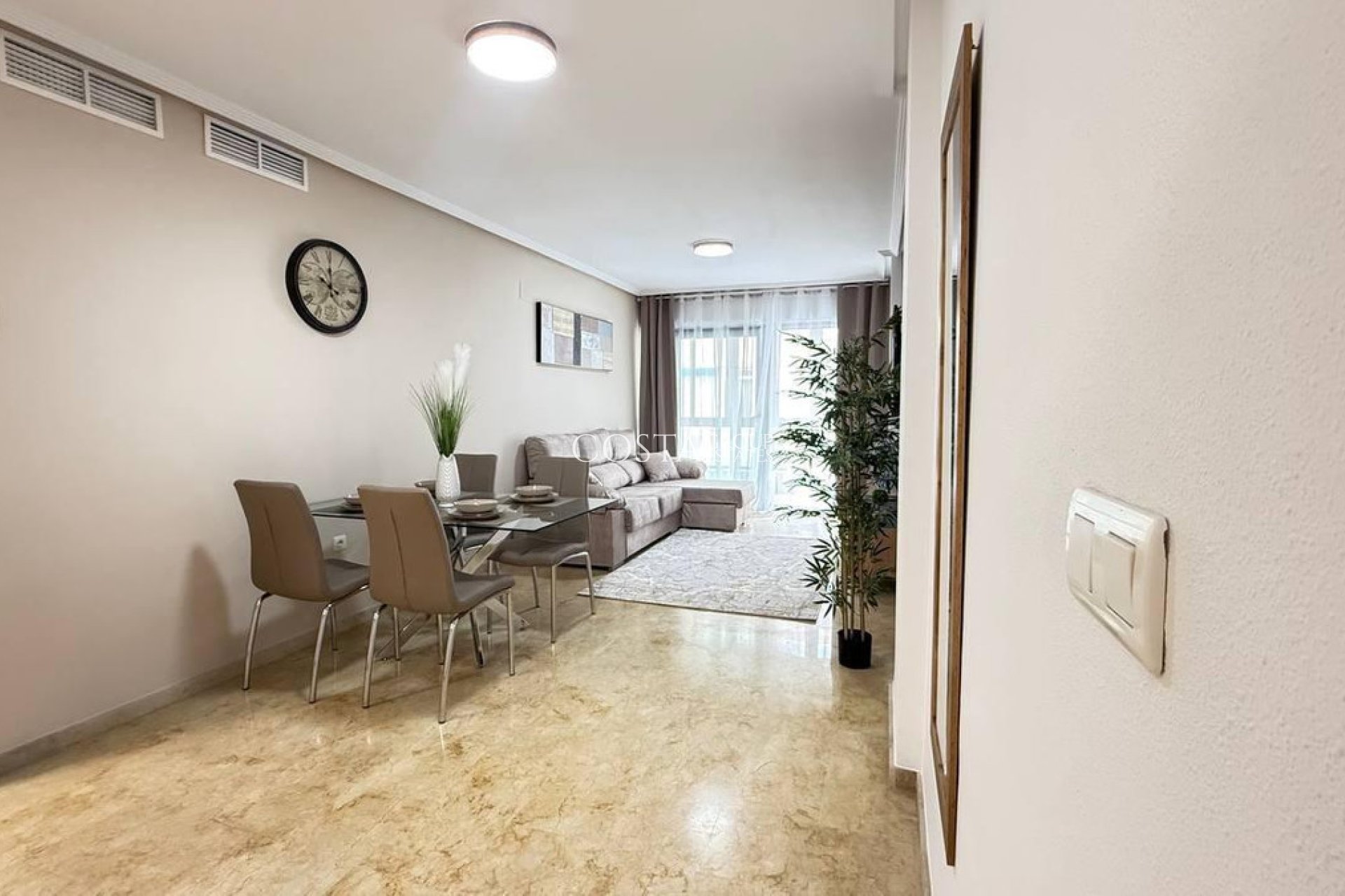 Wiederverkauf - Apartments -
Torrevieja - Torrevieja Centro