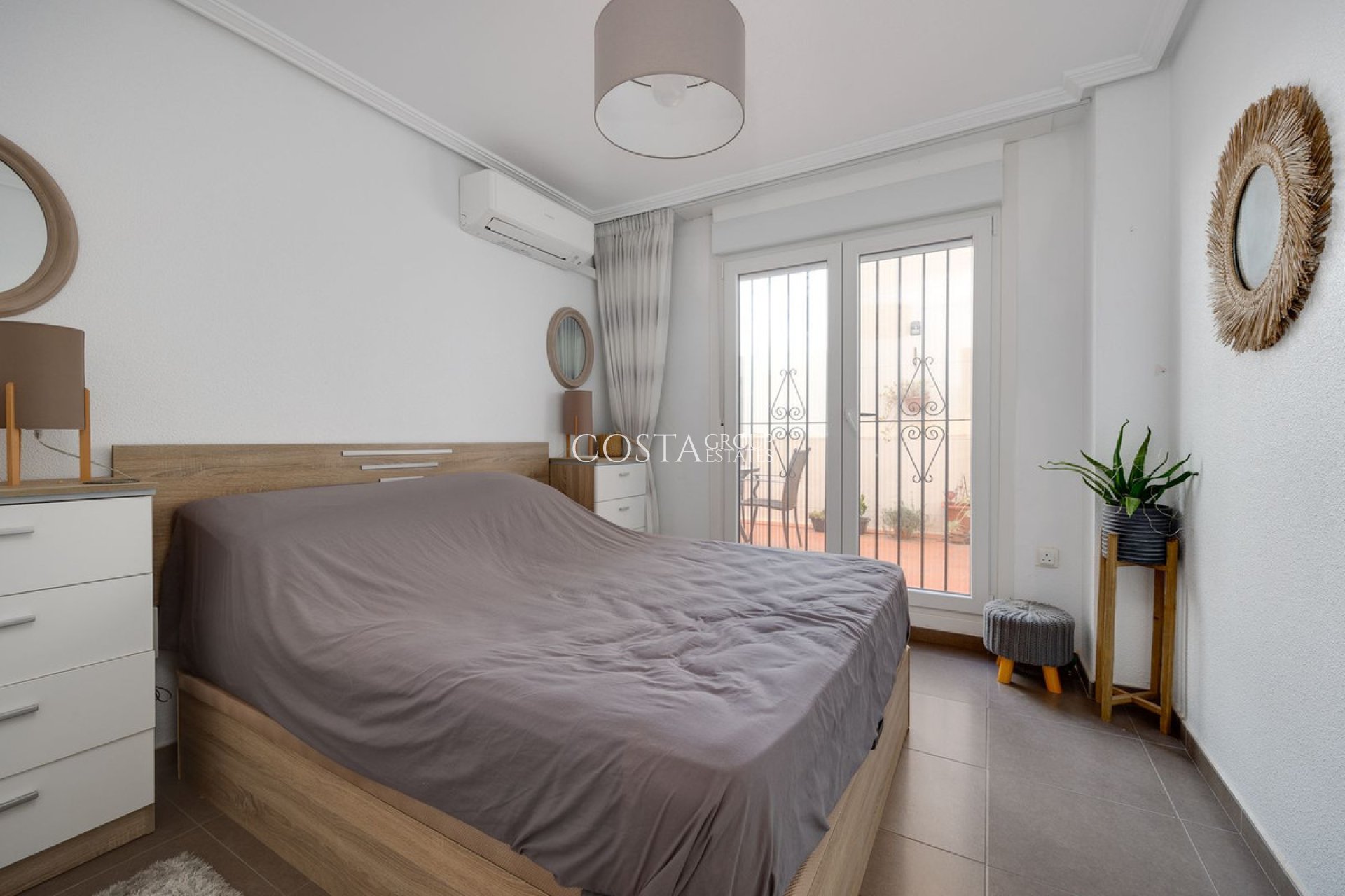 Wiederverkauf - Apartments -
Torrevieja - Torrevieja Centro