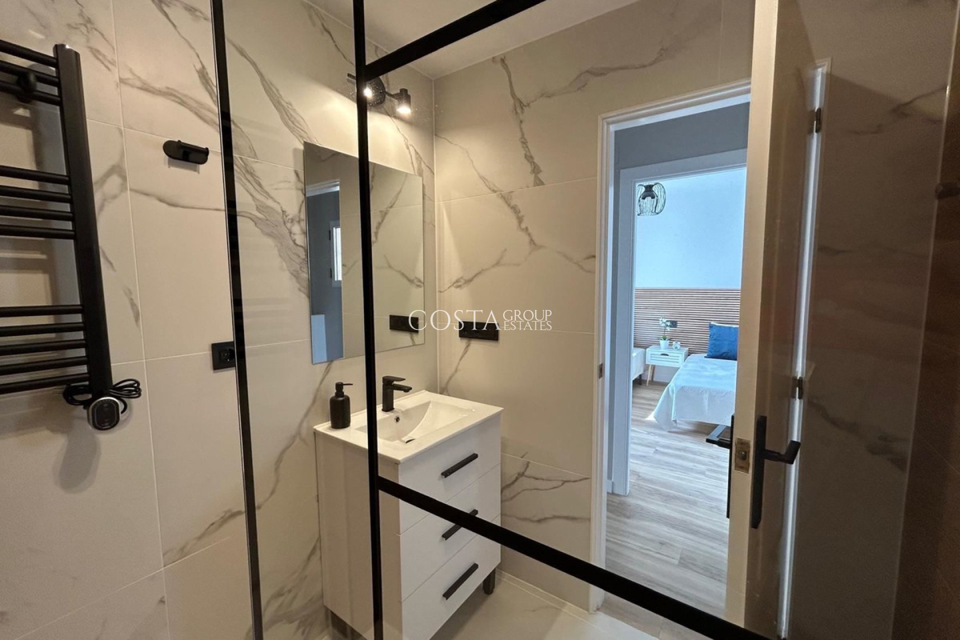 Wiederverkauf - House -
Orihuela Costa - La Florida