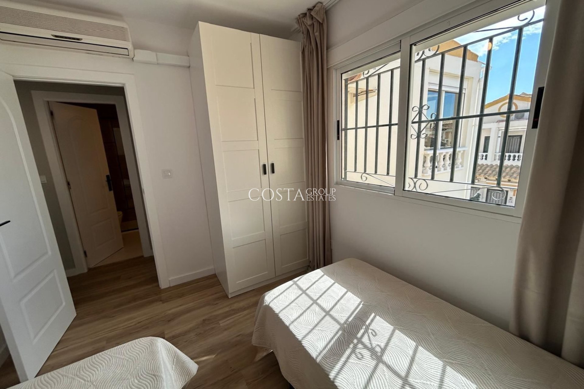 Wiederverkauf - House -
Orihuela Costa - La Florida