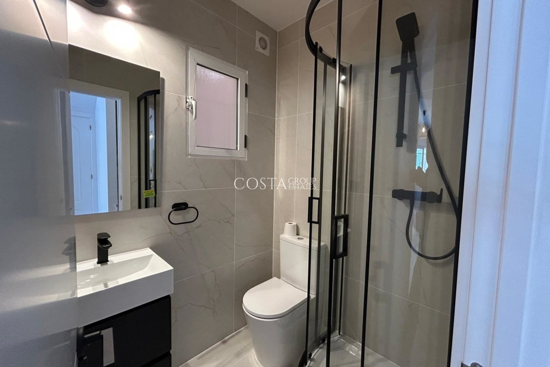 Wiederverkauf - House -
Orihuela Costa - La Florida