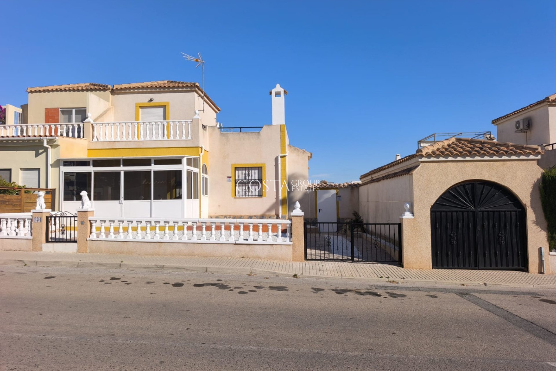 Wiederverkauf - House -
Orihuela Costa - Punta Prima