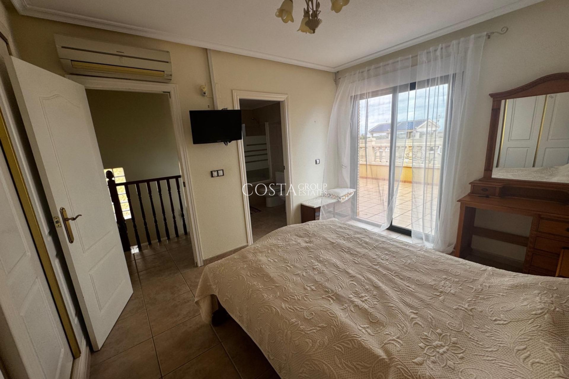 Wiederverkauf - House -
Orihuela Costa