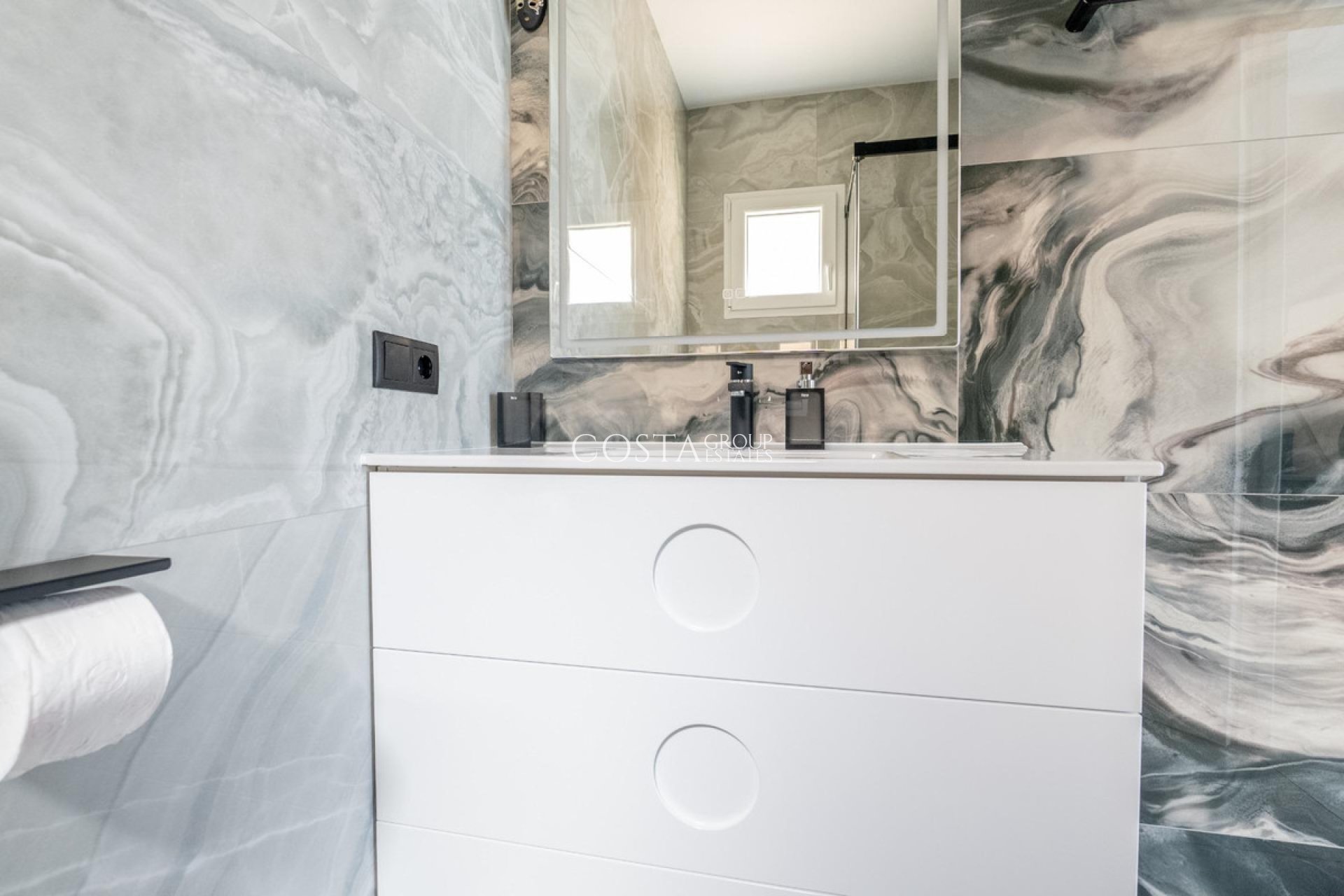 Wiederverkauf - House -
Orihuela - Punta Prima