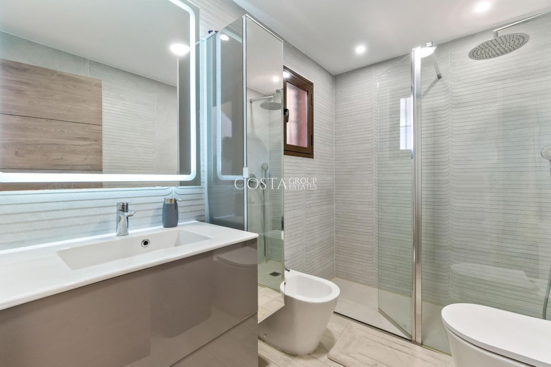 Wiederverkauf - House -
Torrevieja - Aguas Nuevas