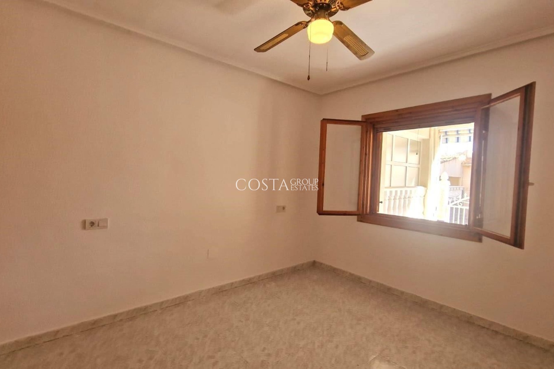 Wiederverkauf - House -
Torrevieja - Los Altos