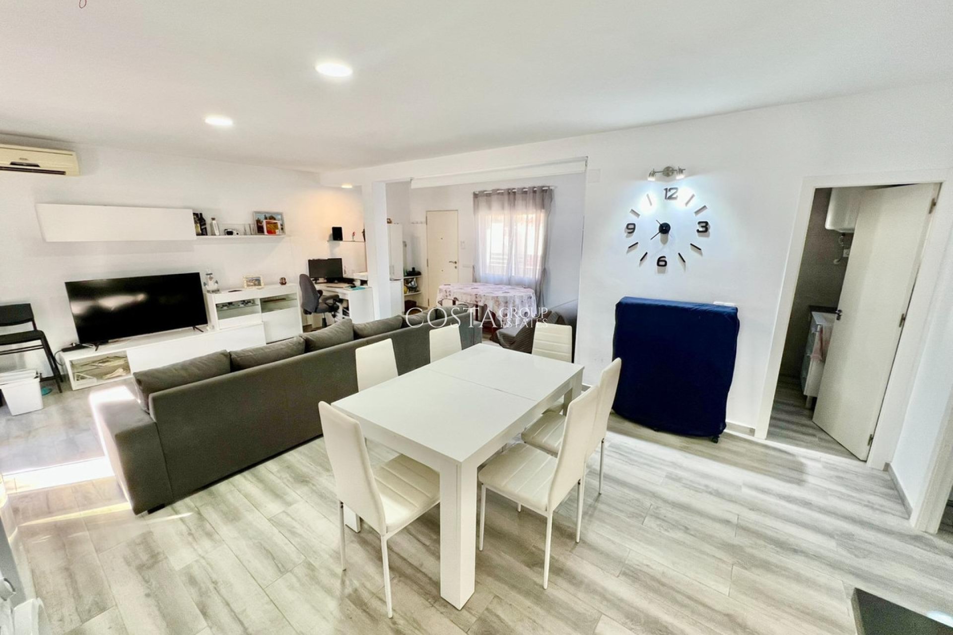 Wiederverkauf - House -
Torrevieja - Torrevieja Centro