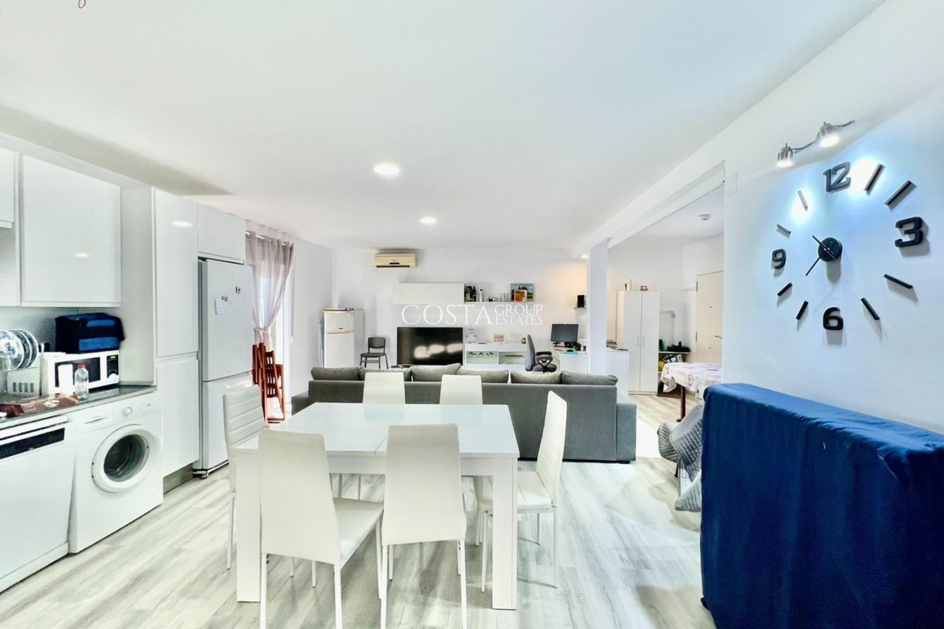 Wiederverkauf - House -
Torrevieja - Torrevieja Centro