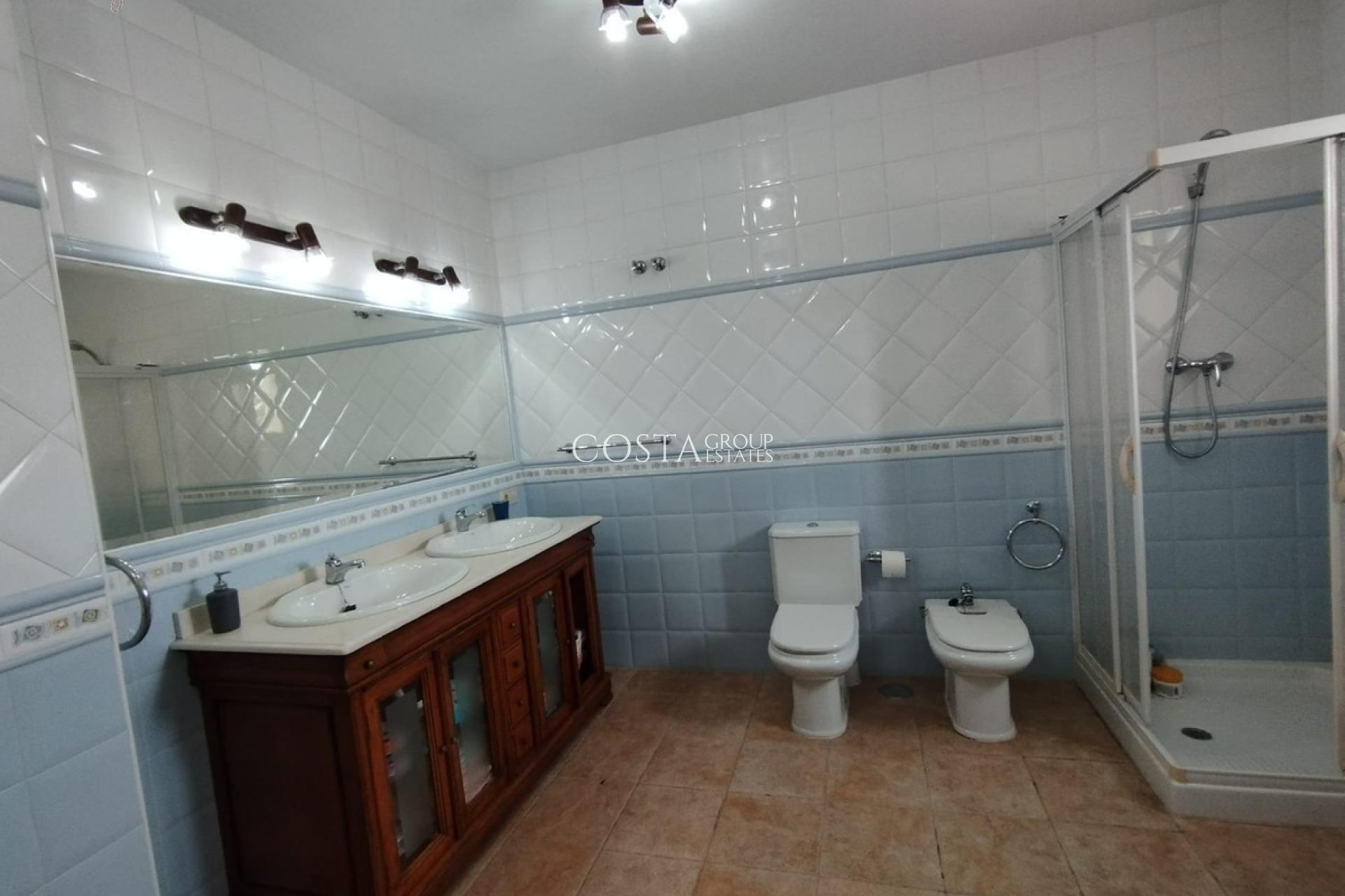 Wiederverkauf - House -
Torrevieja - Torrevieja Centro