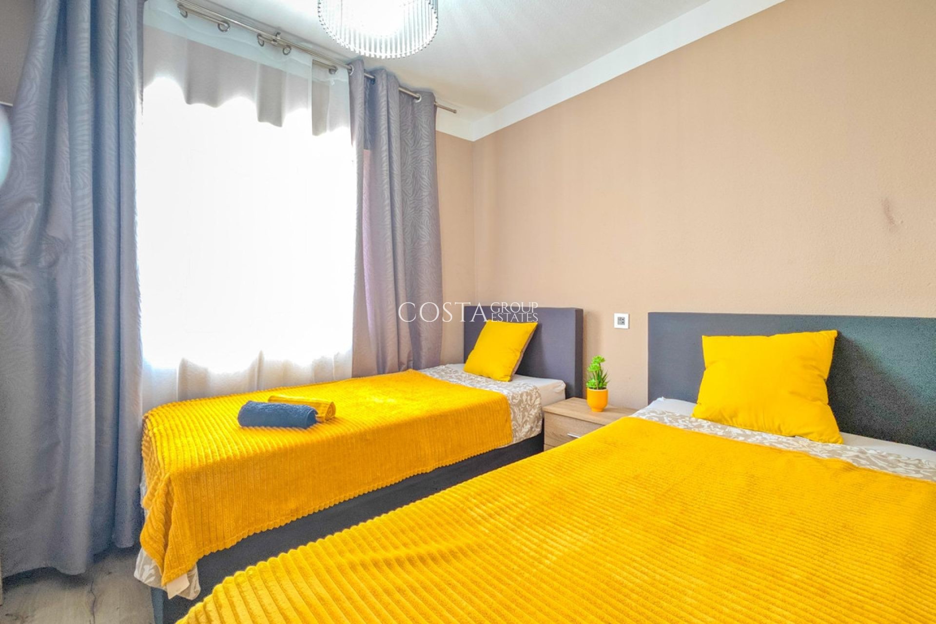 Wiederverkauf - House -
Torrevieja - Torrevieja Centro