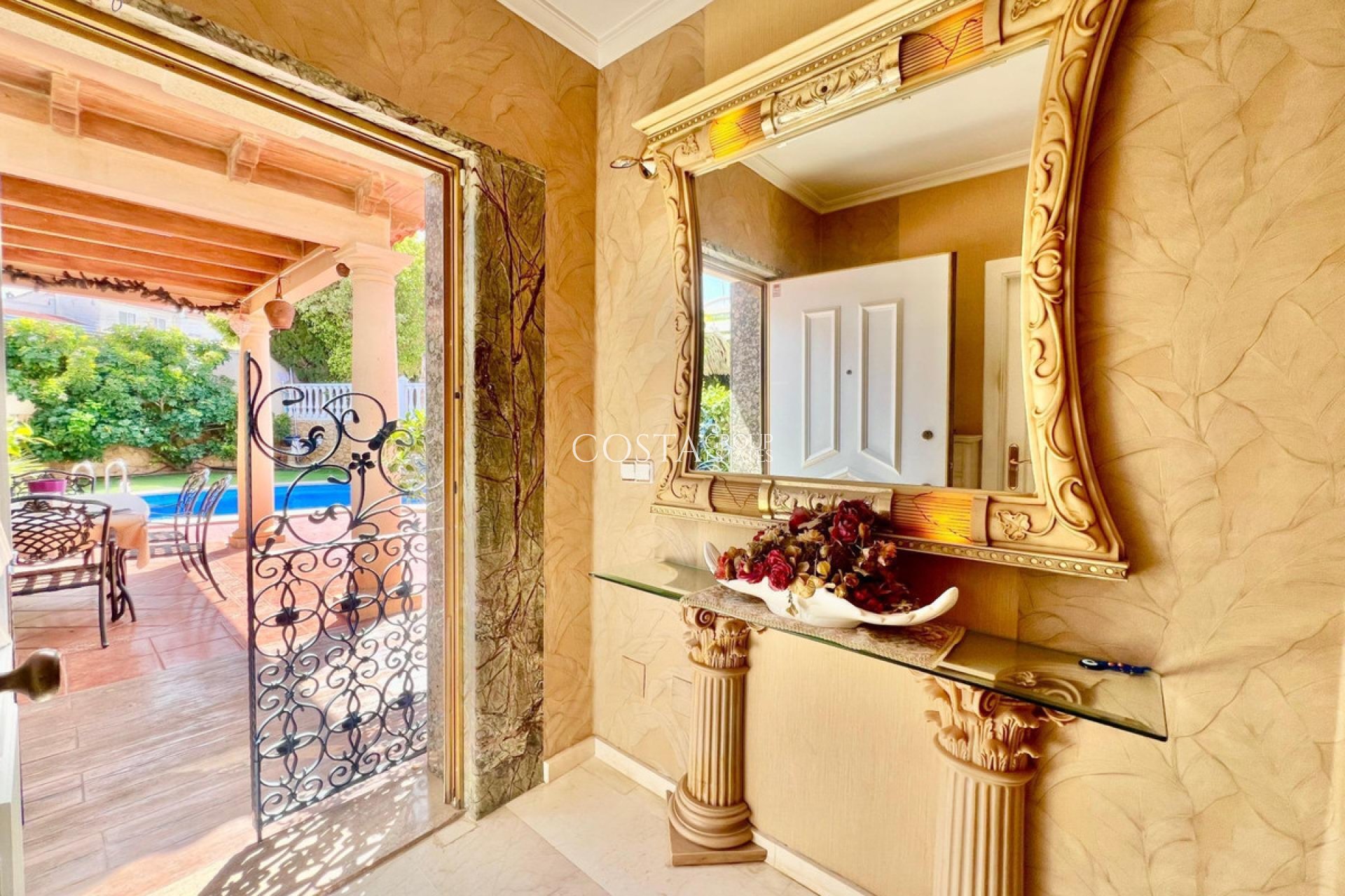 Wiederverkauf - House -
Torrevieja - Torrevieja Centro