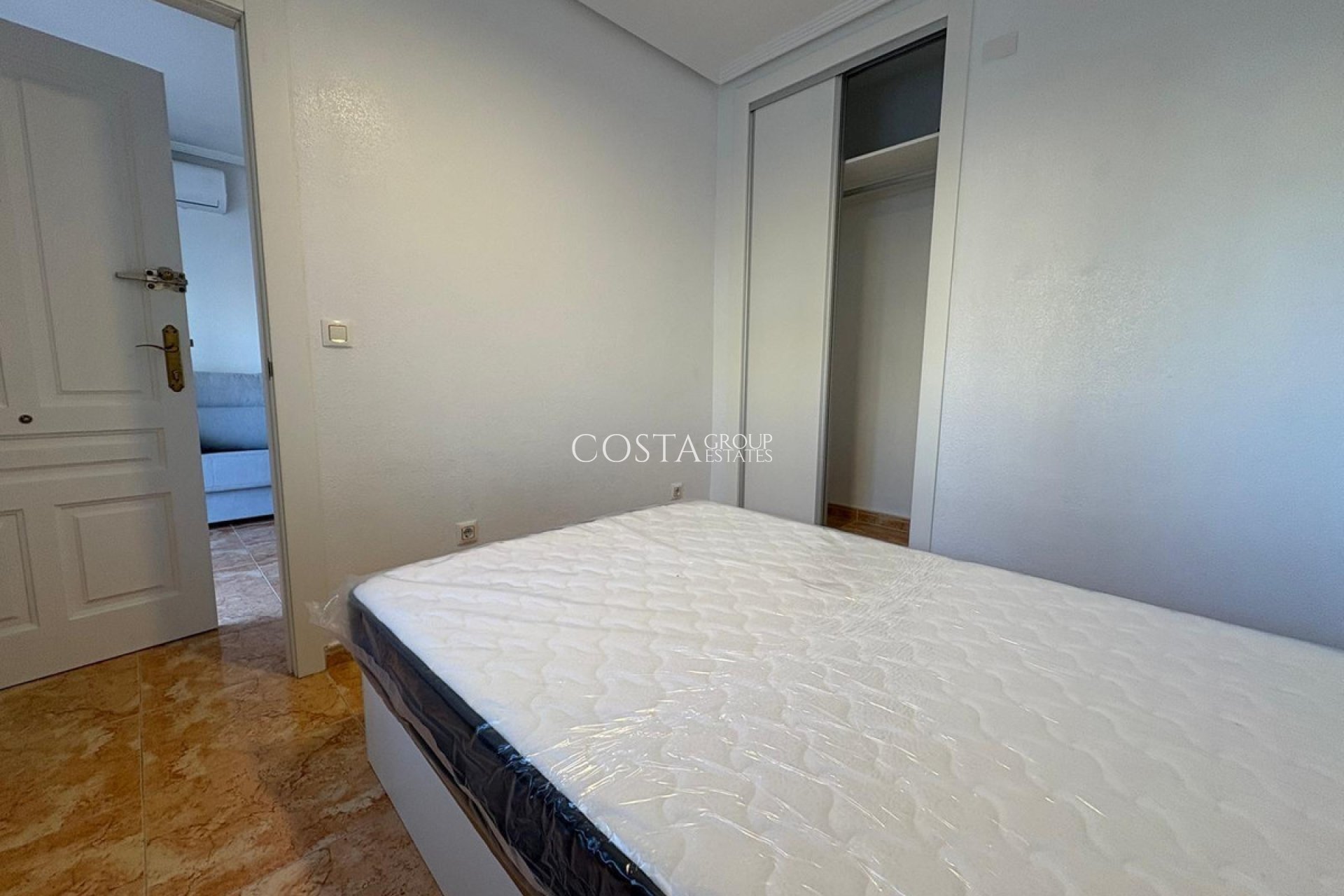 Wiederverkauf - House -
Torrevieja - Torrevieja Centro