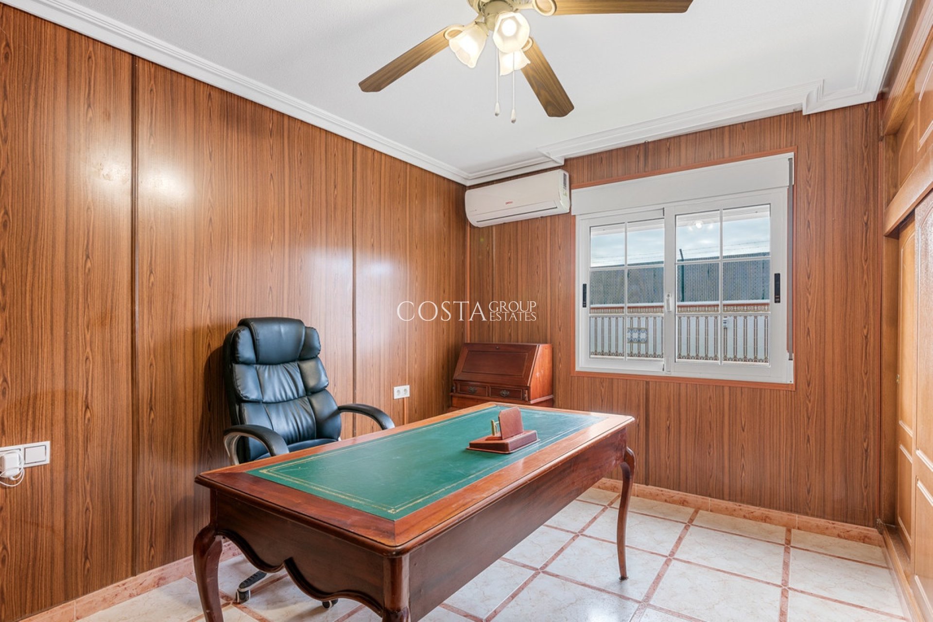 Wiederverkauf - House -
Torrevieja