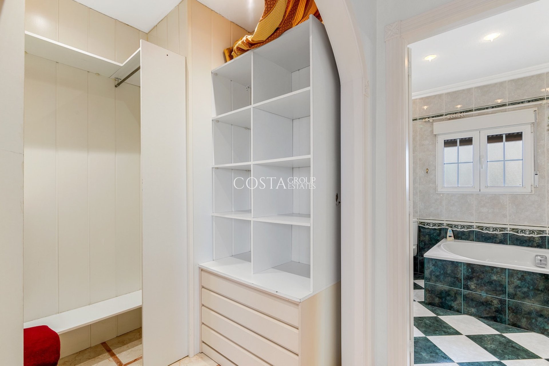 Wiederverkauf - House -
Torrevieja