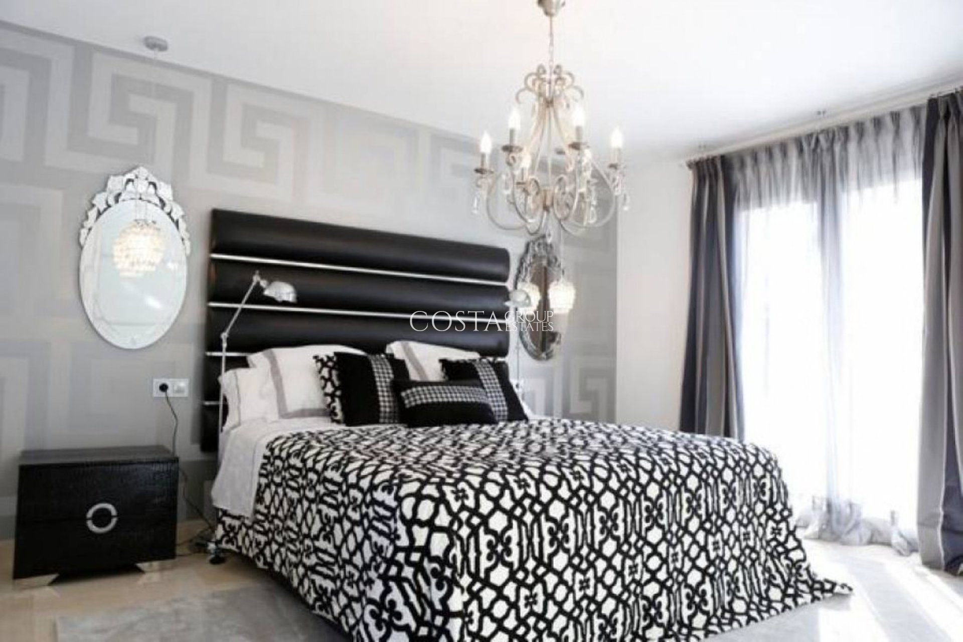 Wiederverkauf - Villa -
Alicante - Alicante Centro