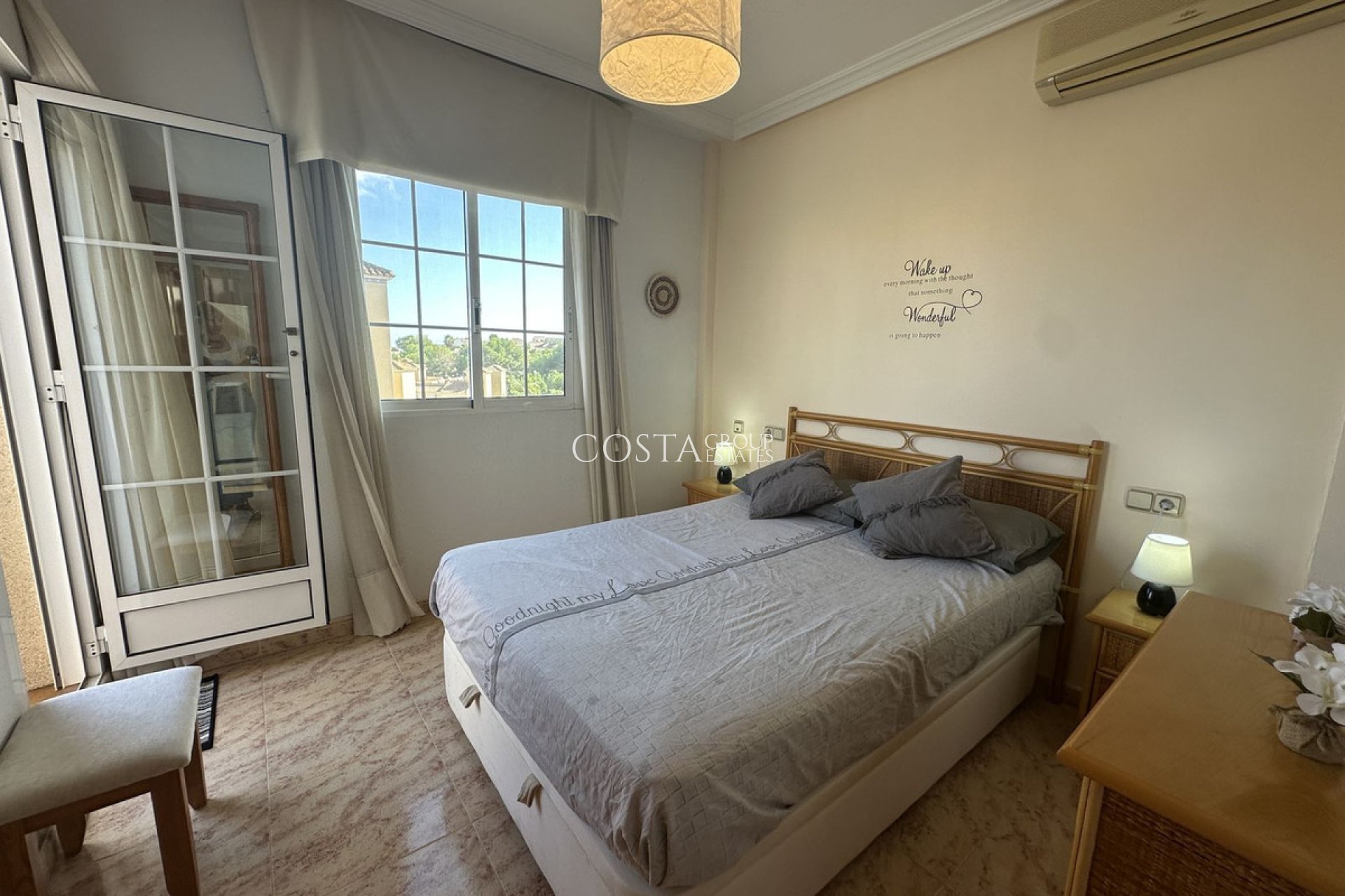 Wiederverkauf - Villa -
Alicante - Alicante Centro