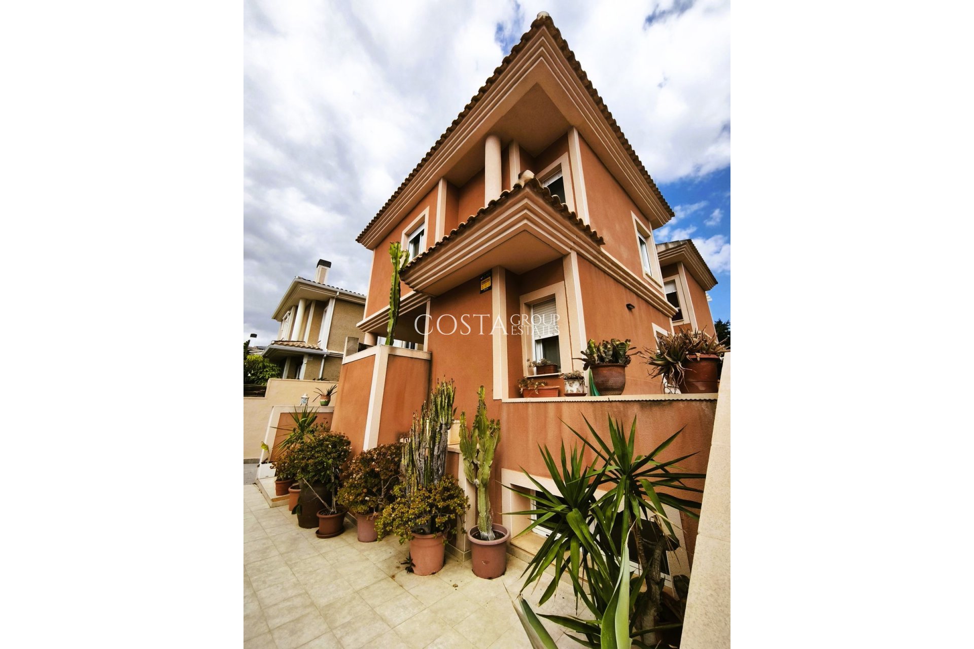 Wiederverkauf - Villa -
Alicante - Alicante Centro