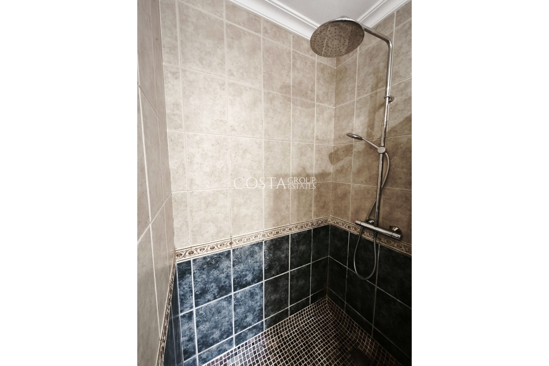 Wiederverkauf - Villa -
Alicante - Alicante Centro