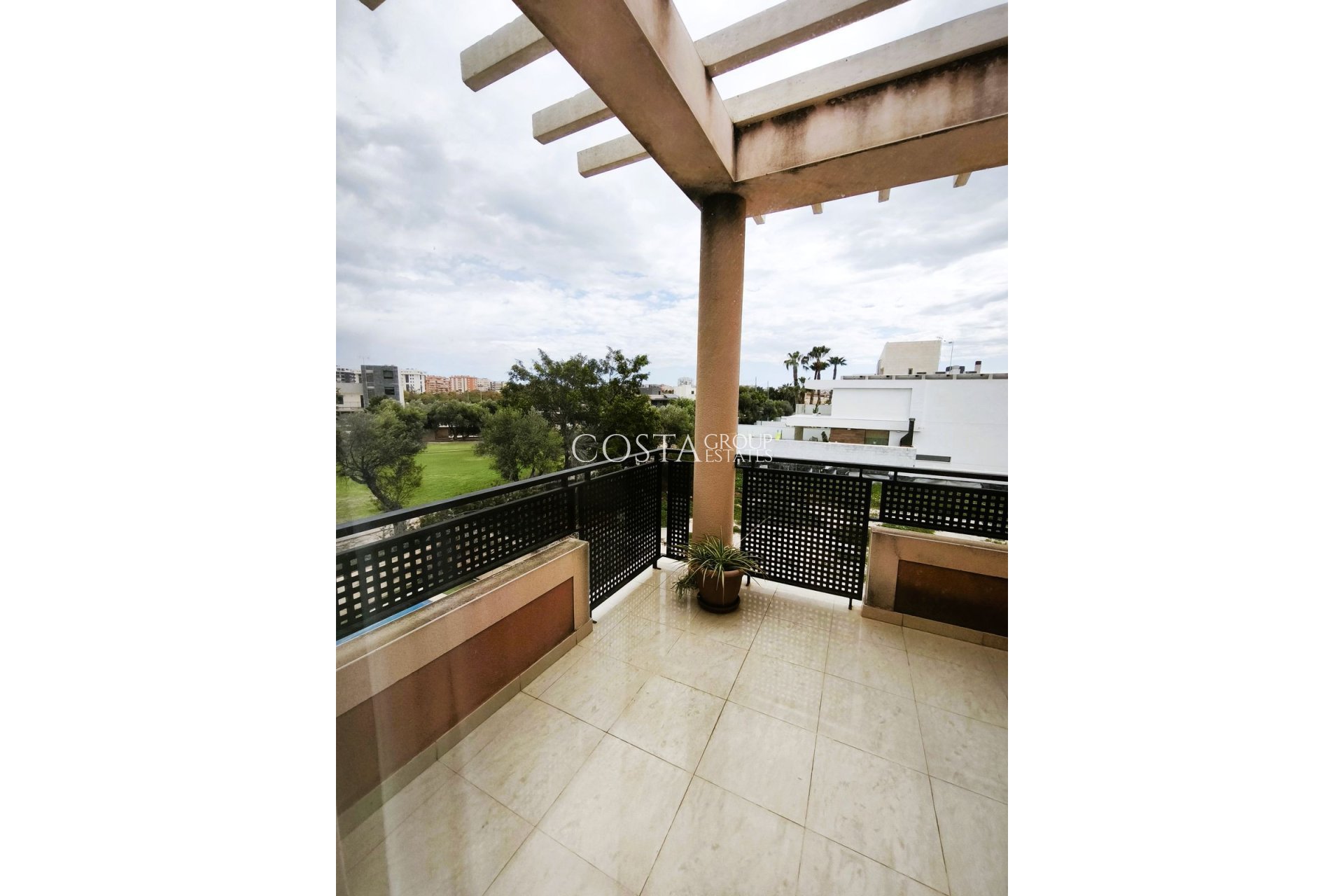 Wiederverkauf - Villa -
Alicante - Alicante Centro