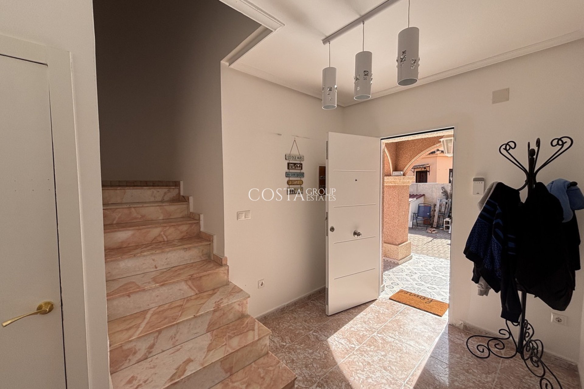 Wiederverkauf - Villa -
Benijofar