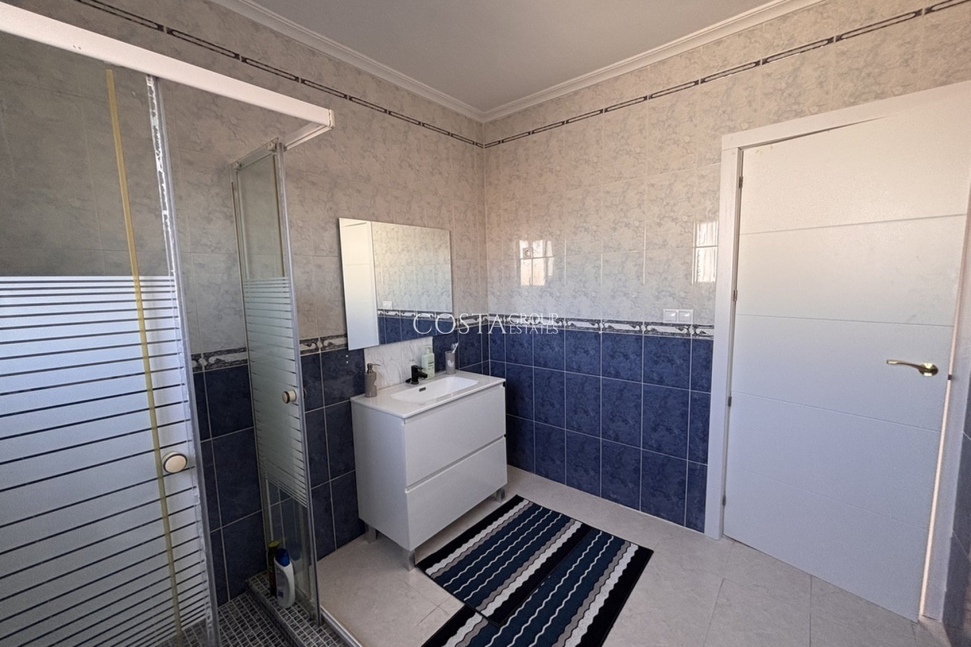 Wiederverkauf - Villa -
Benijofar