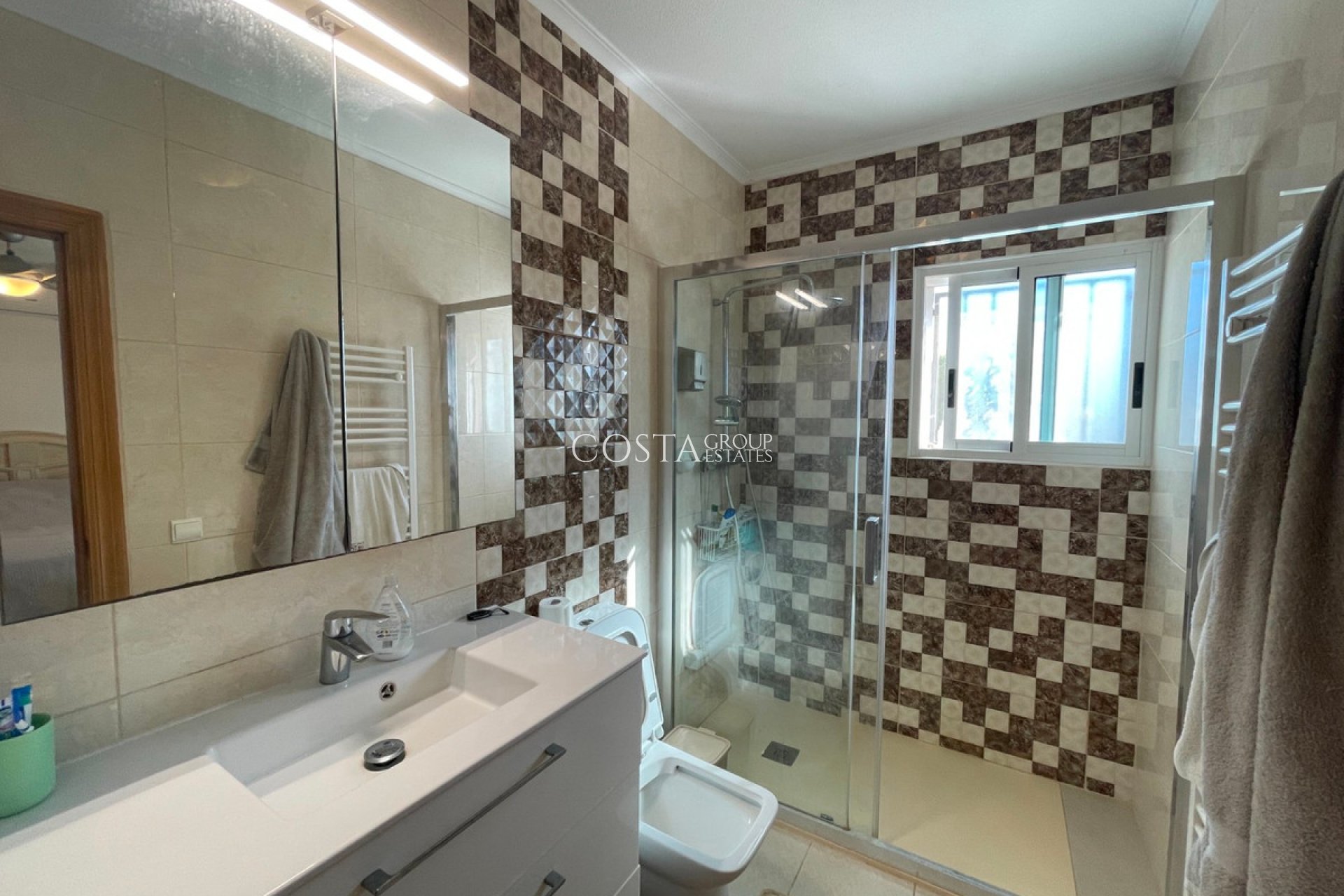 Wiederverkauf - Villa -
Catral - Catral Centro