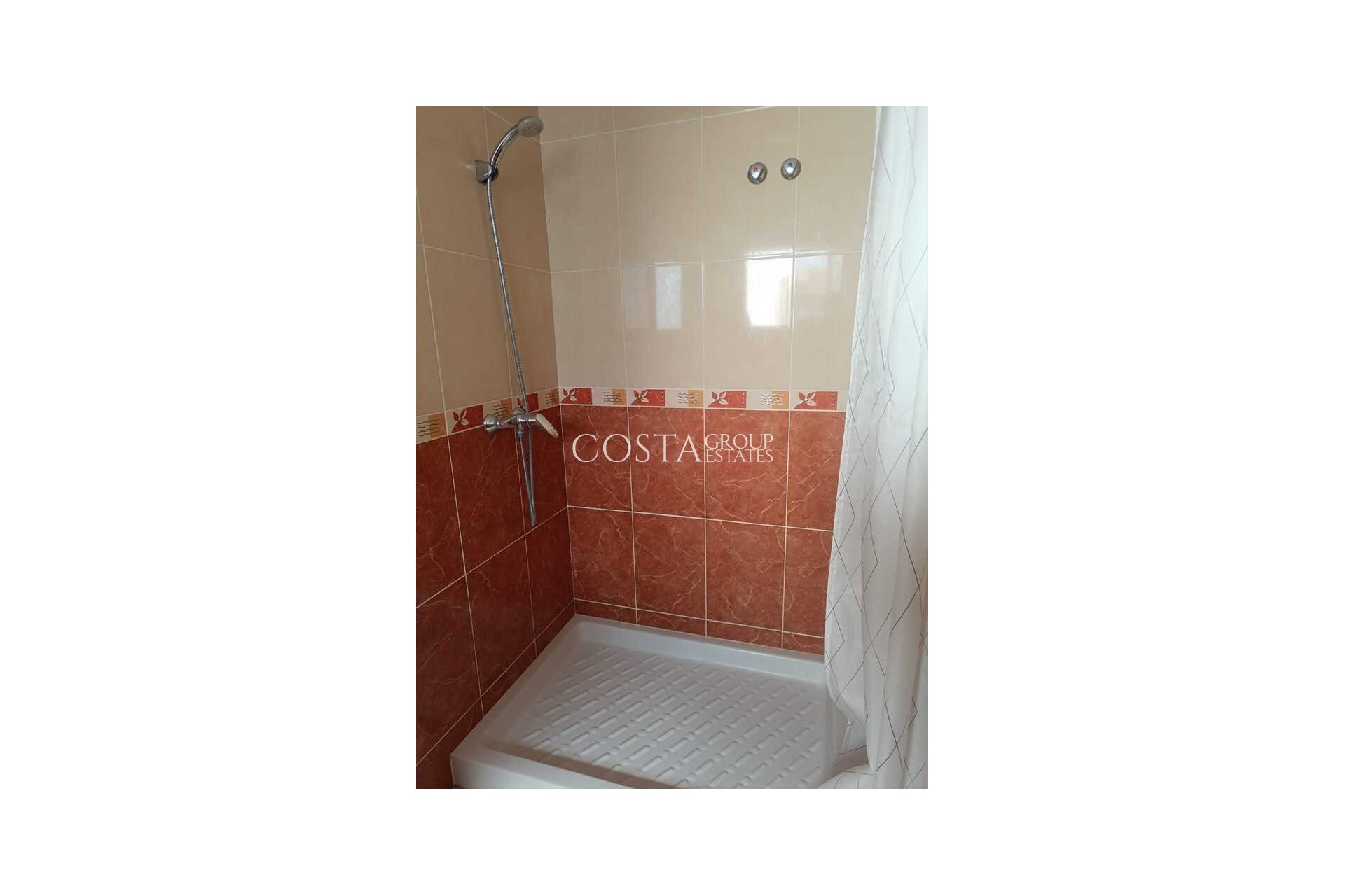 Wiederverkauf - Villa -
Fortuna - El Reloj