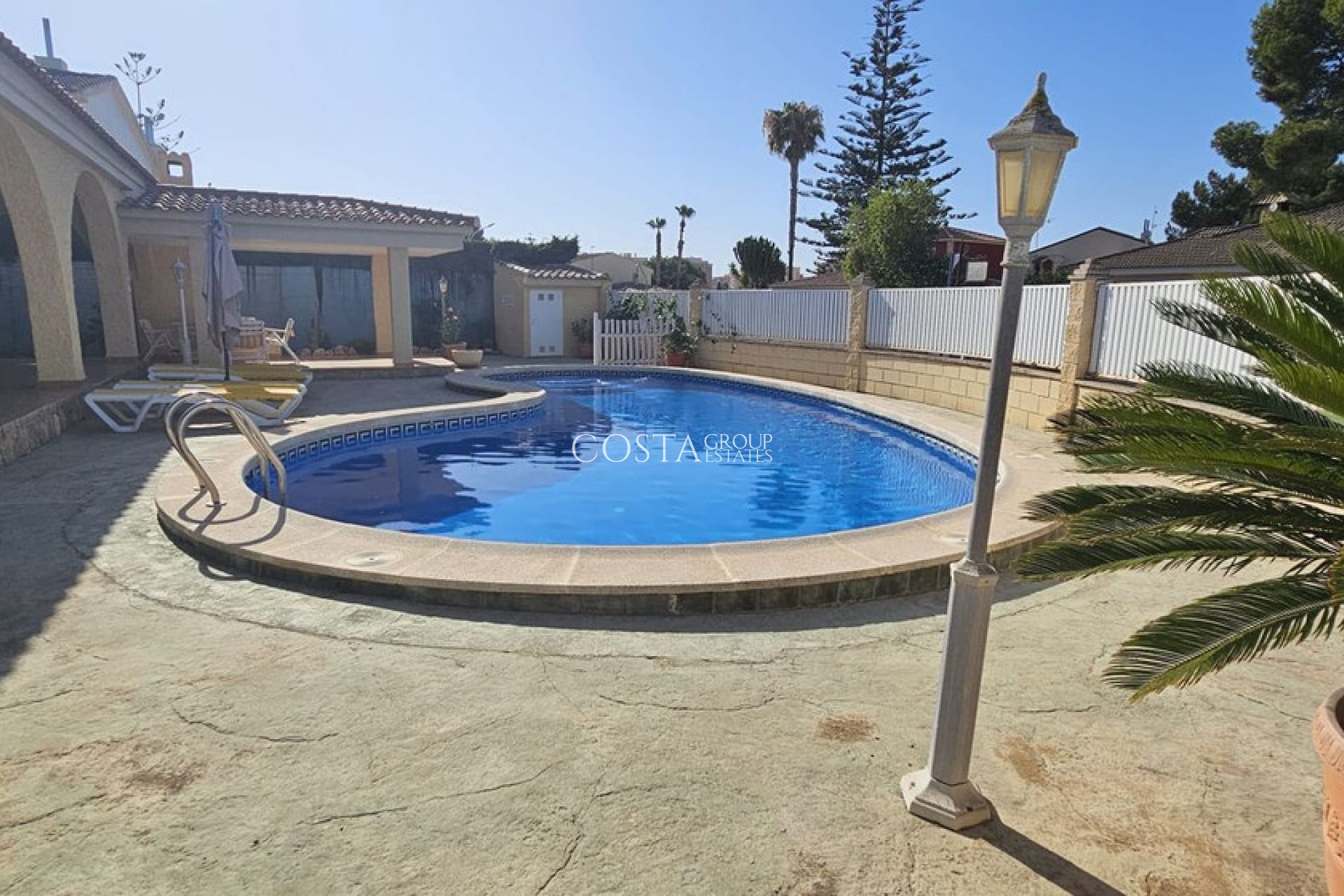 Wiederverkauf - Villa -
Orihuela - Campoamor