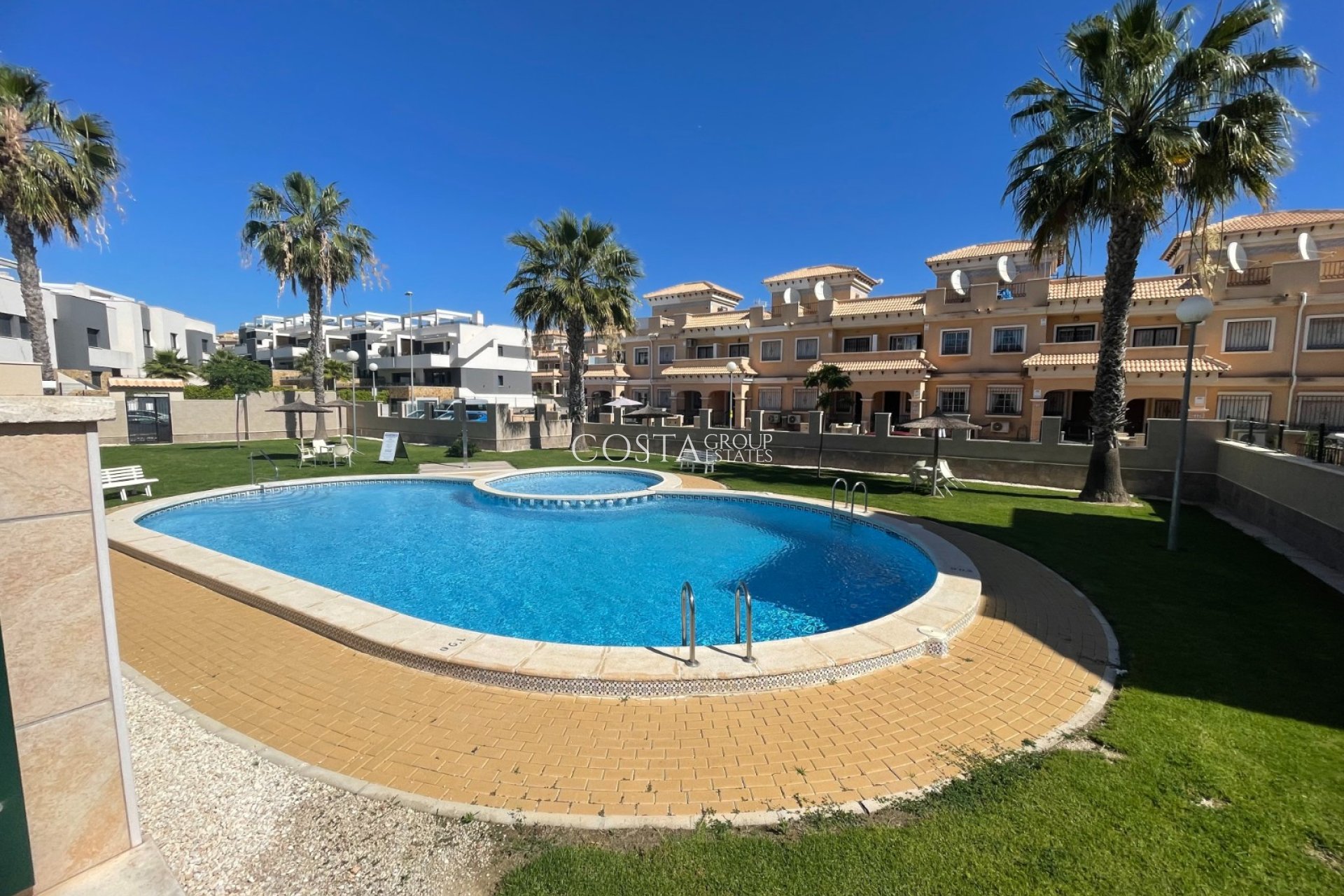 Wiederverkauf - Villa -
Orihuela Costa - Villamartín