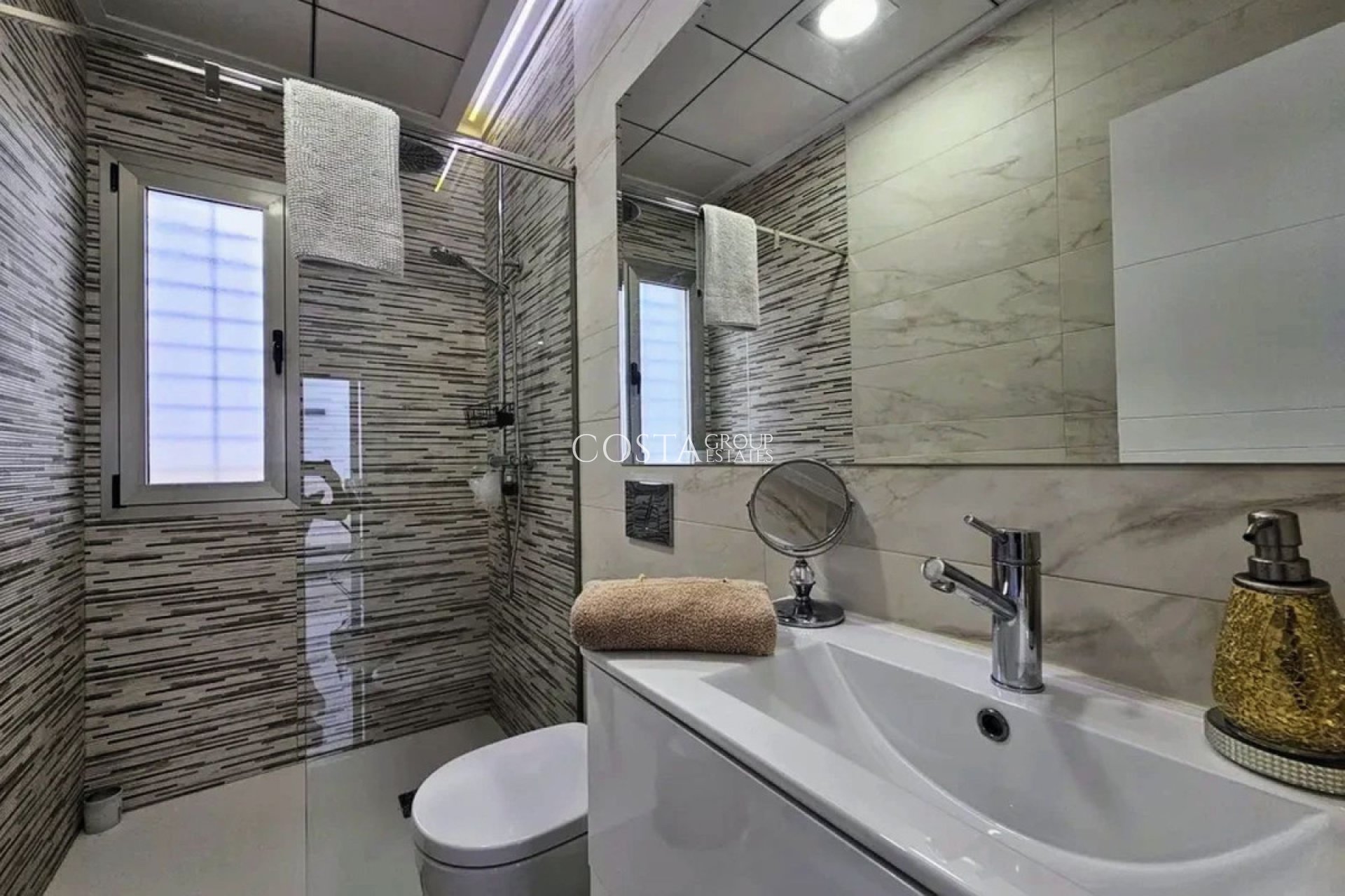 Wiederverkauf - Villa -
Orihuela Costa - Villamartin