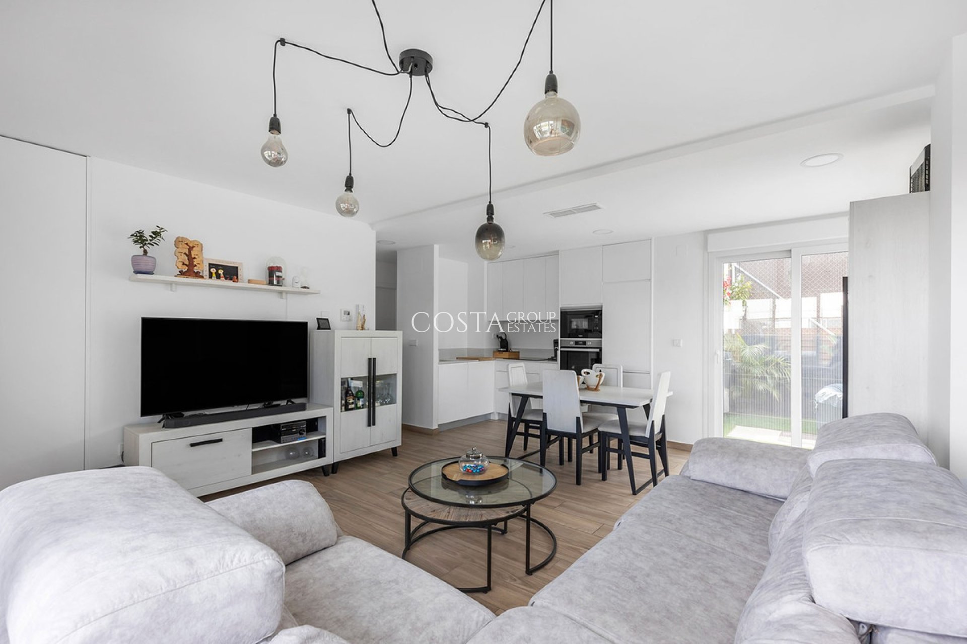 Wiederverkauf - Villa -
Orihuela Costa - Vista Bella Golf