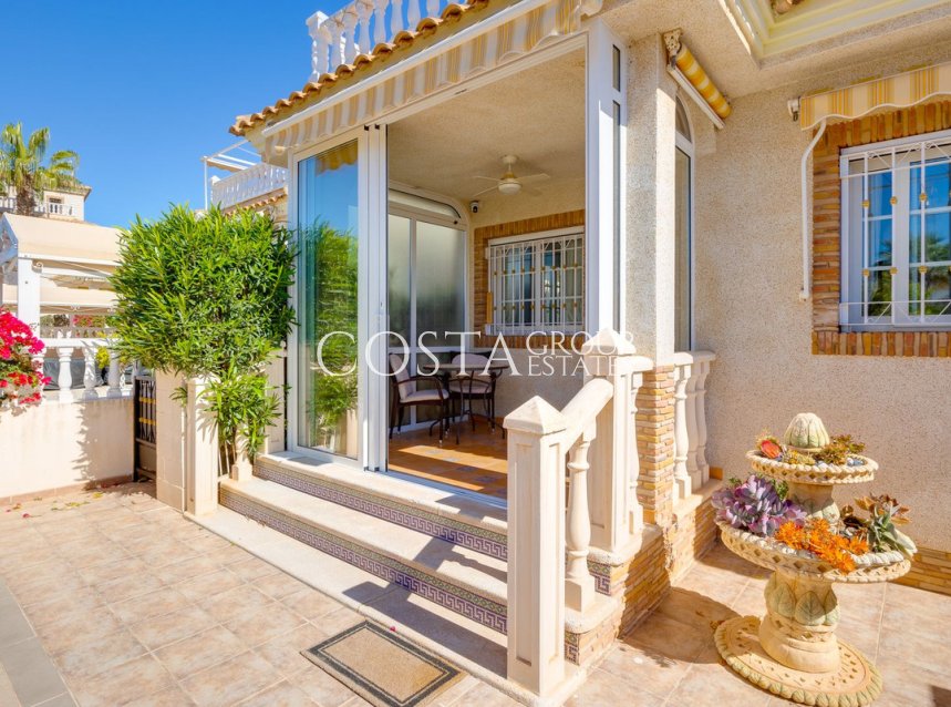 Wiederverkauf - Villa -
Orihuela - Orihuela Costa