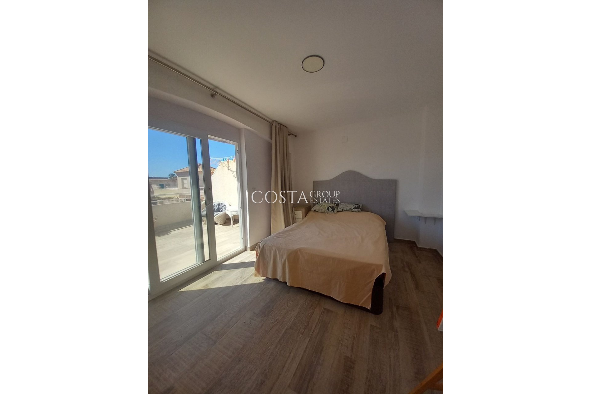 Wiederverkauf - Villa -
Orihuela - Orihuela Costa