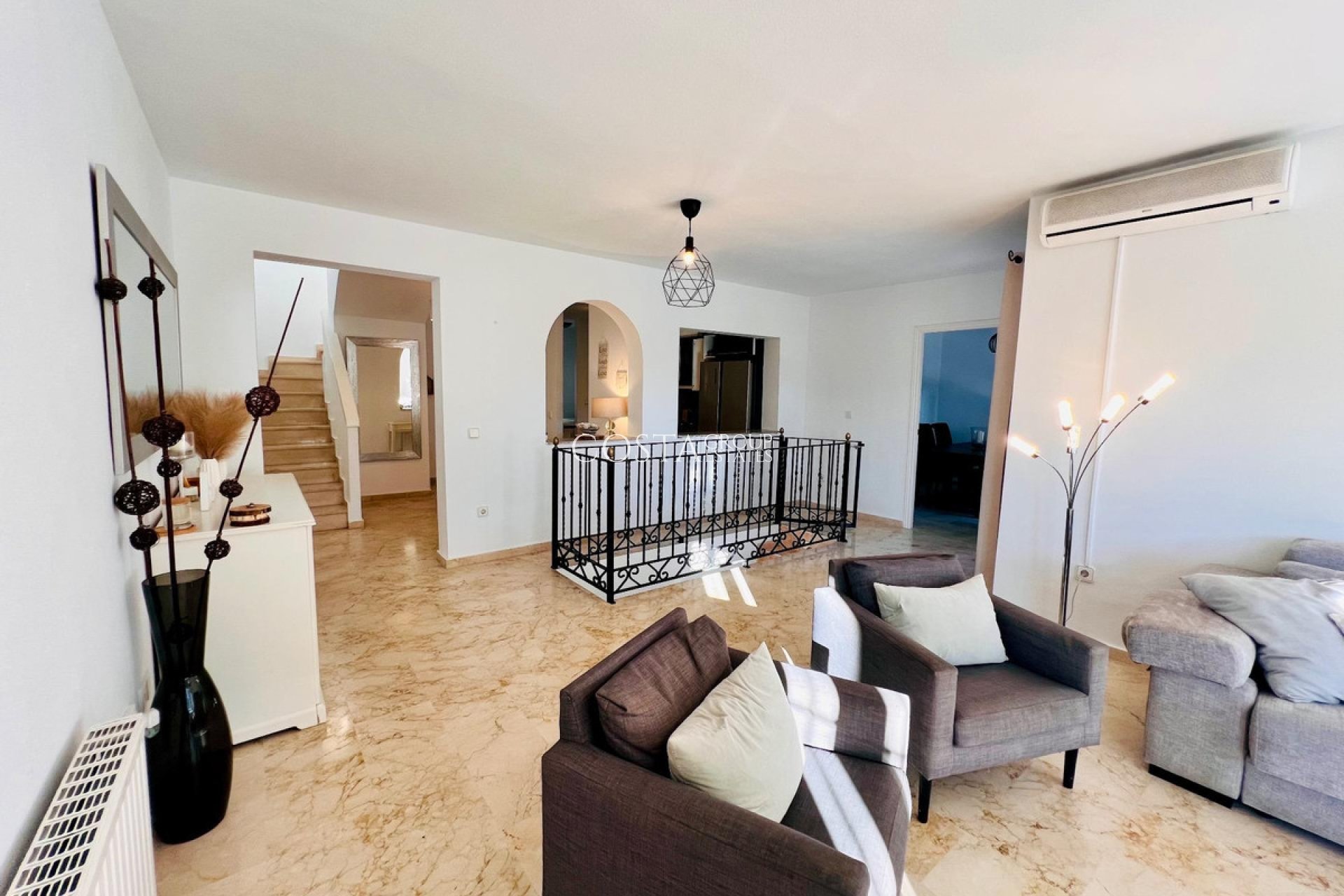 Wiederverkauf - Villa -
Orihuela - Orihuela Costa