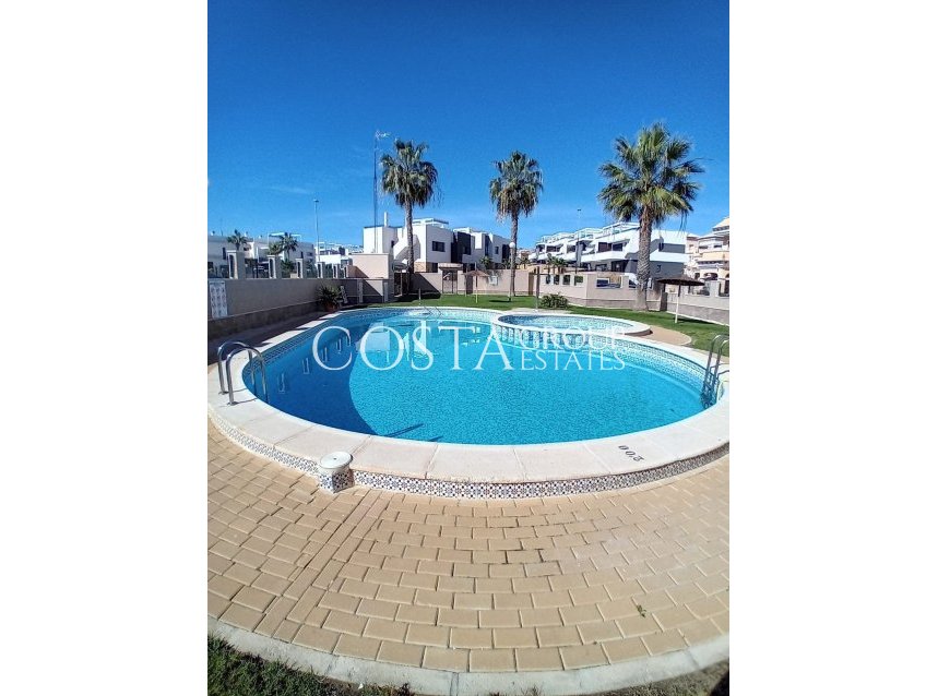 Wiederverkauf - Villa -
Orihuela - Villamartin
