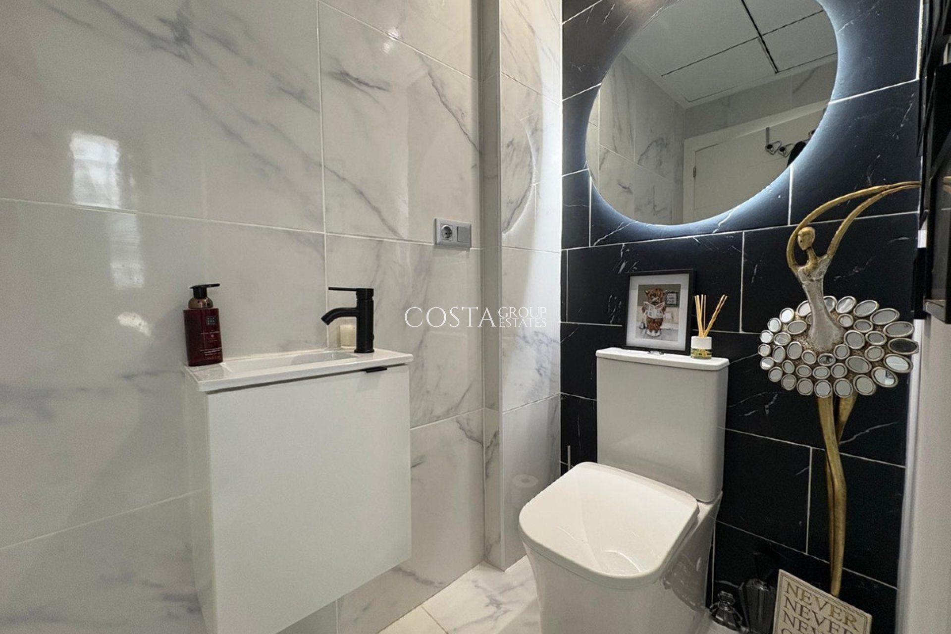 Wiederverkauf - Villa -
Orihuela - Villamartin