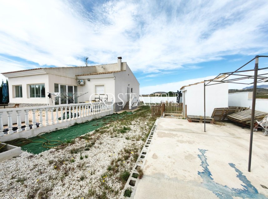 Wiederverkauf - Villa -
Pinoso - Pinoso Centro