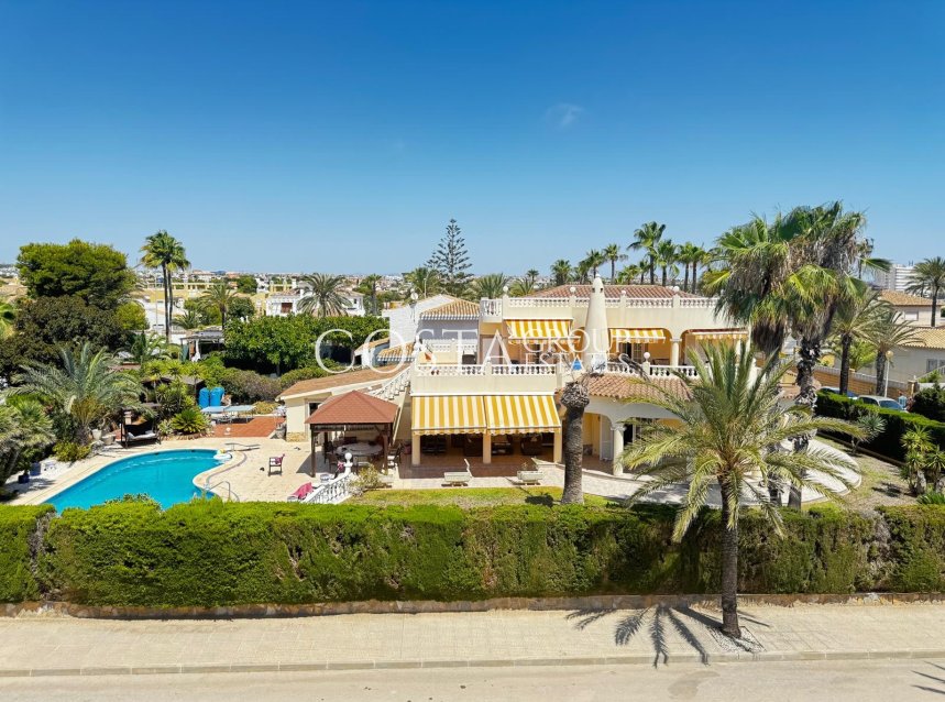 Wiederverkauf - Villa -
Torrevieja - Punta Prima
