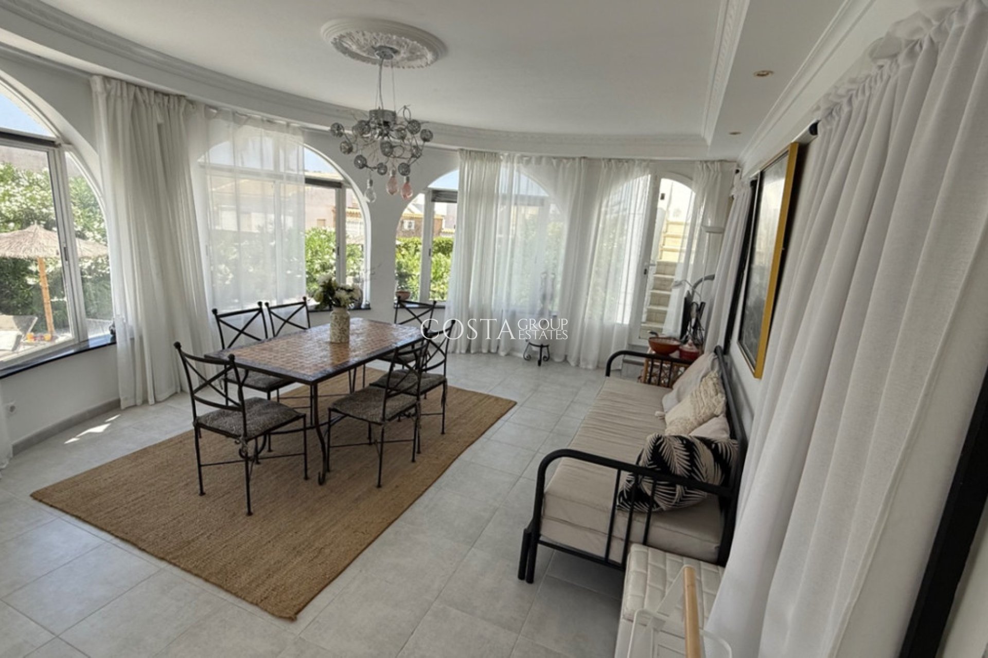 Wiederverkauf - Villa -
Torrevieja - Torrevieja Centro