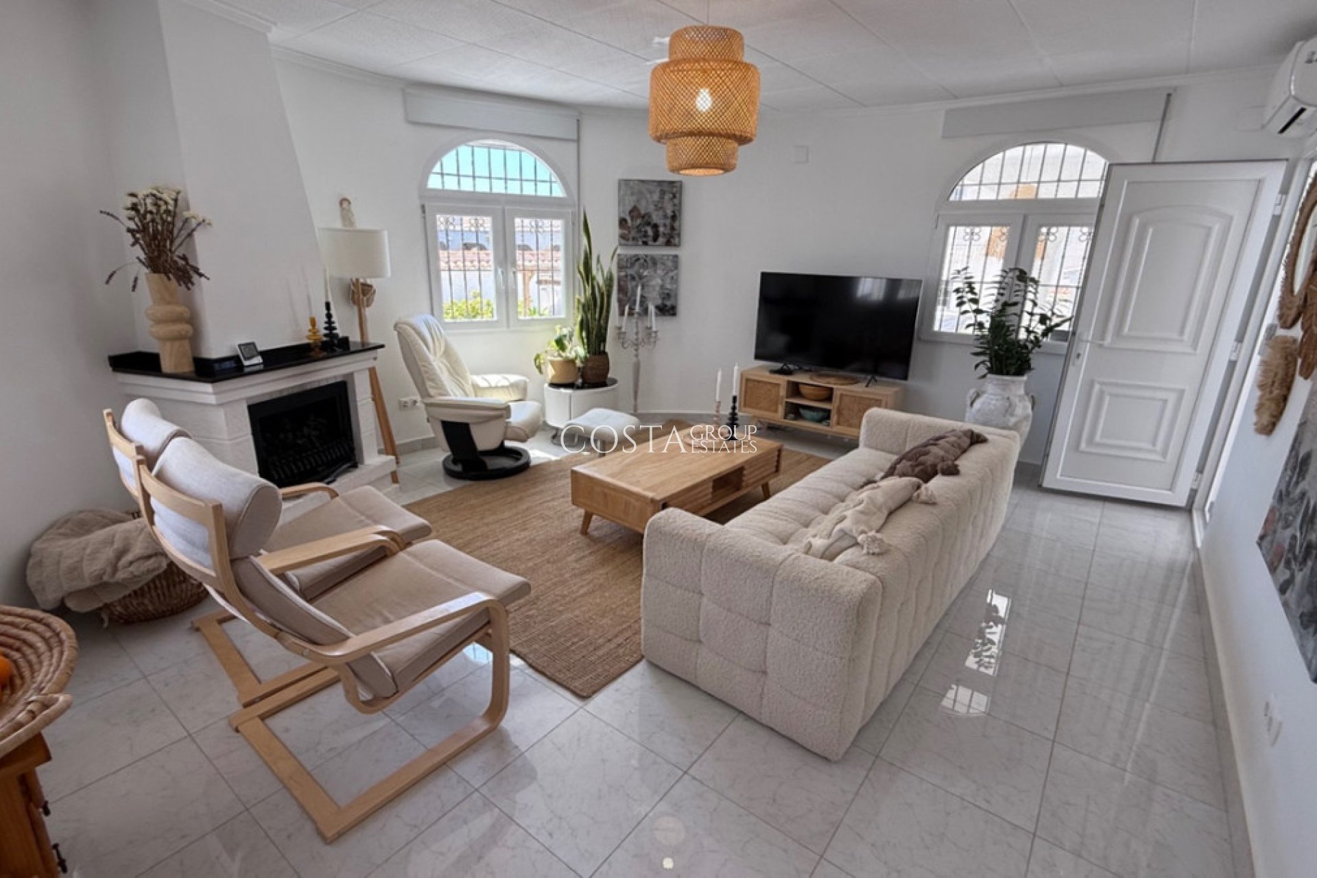 Wiederverkauf - Villa -
Torrevieja - Torrevieja Centro