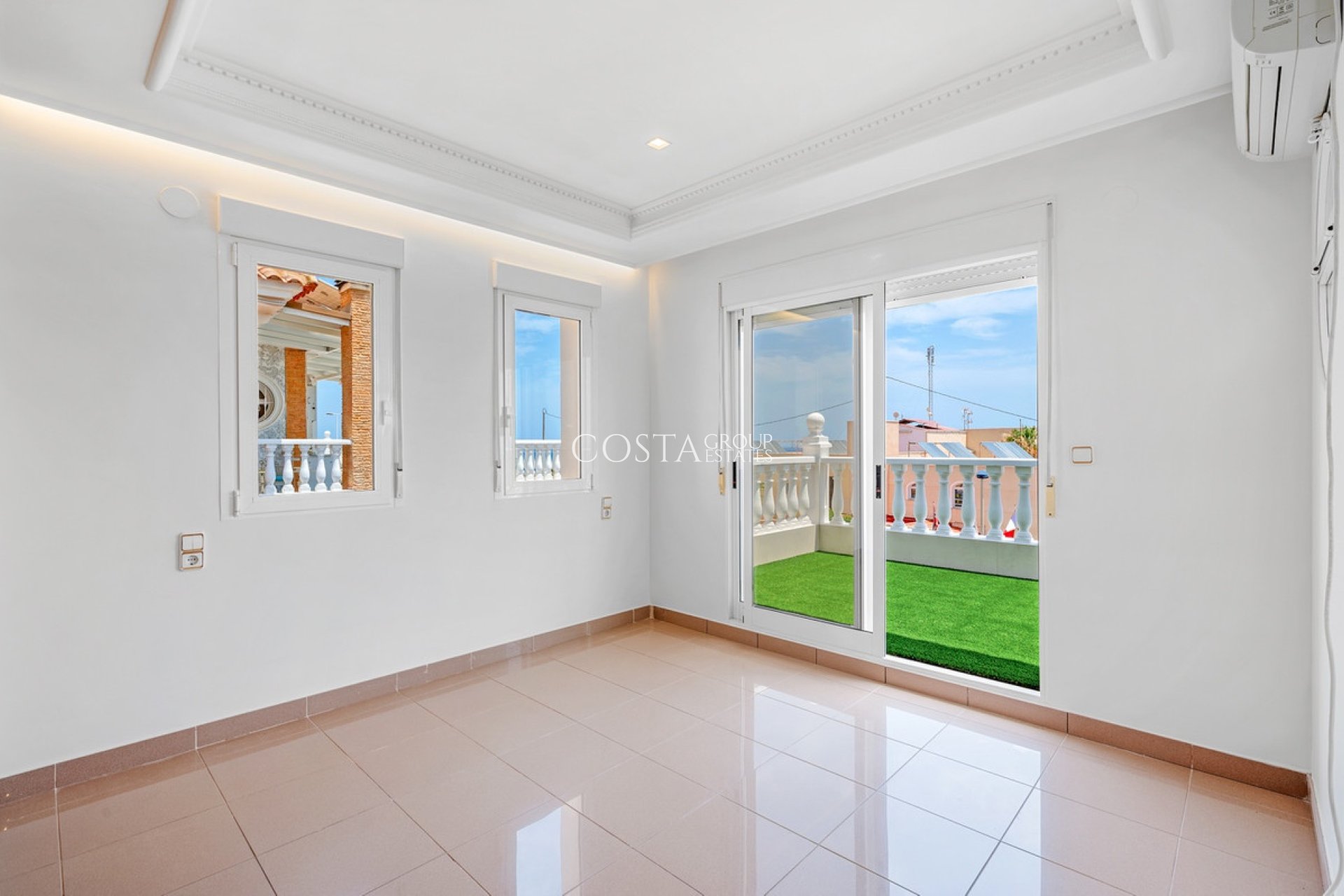 Wiederverkauf - Villa -
Torrevieja - Torrevieja Centro
