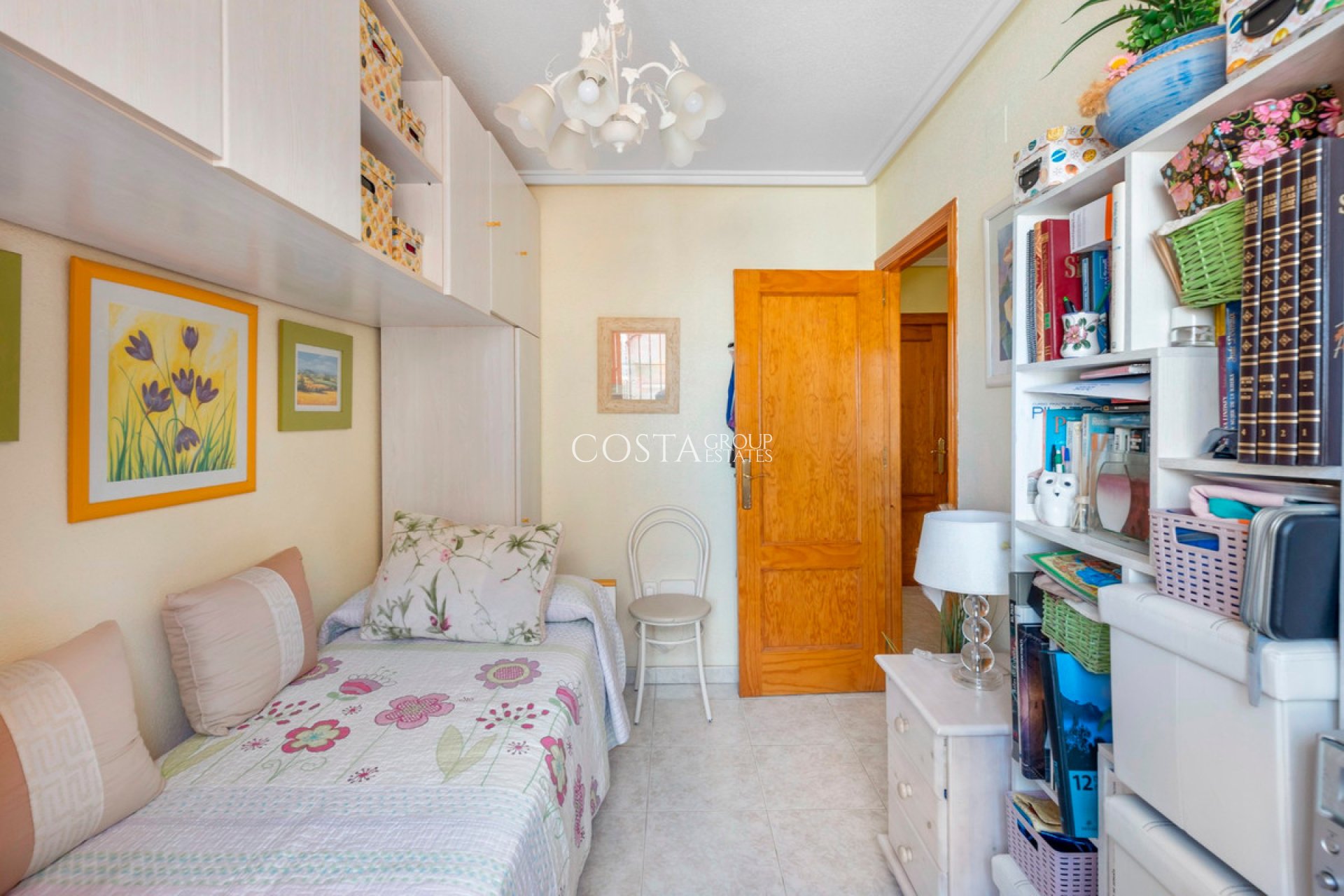 Wiederverkauf - Villa -
Torrevieja - Torrevieja Centro