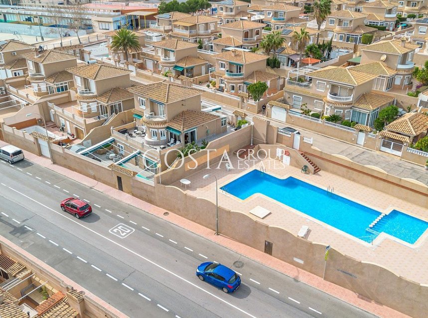 Wiederverkauf - Villa -
Torrevieja - Torrevieja Centro