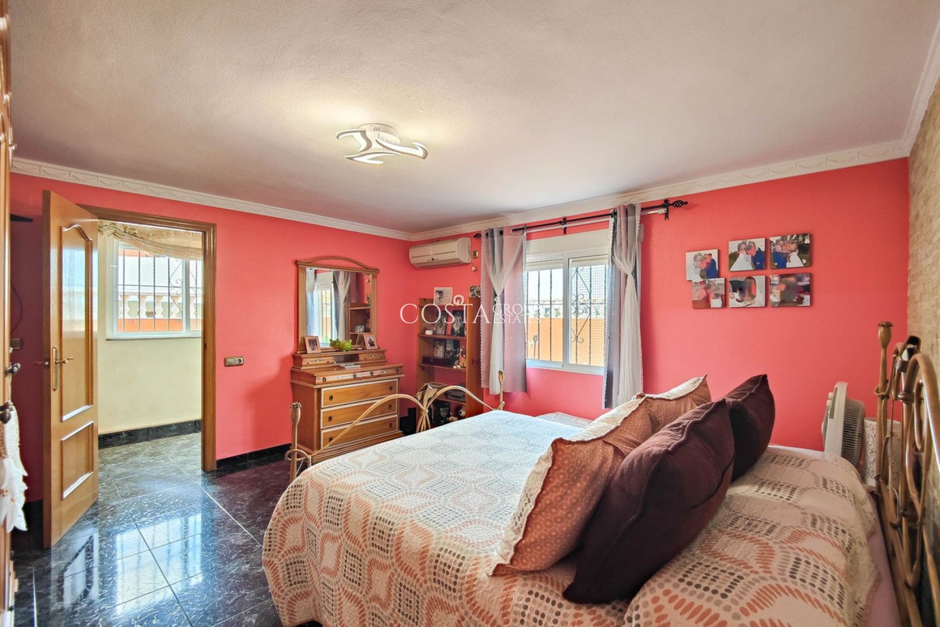 Wiederverkauf - Villa -
Torrevieja - Torrevieja Centro